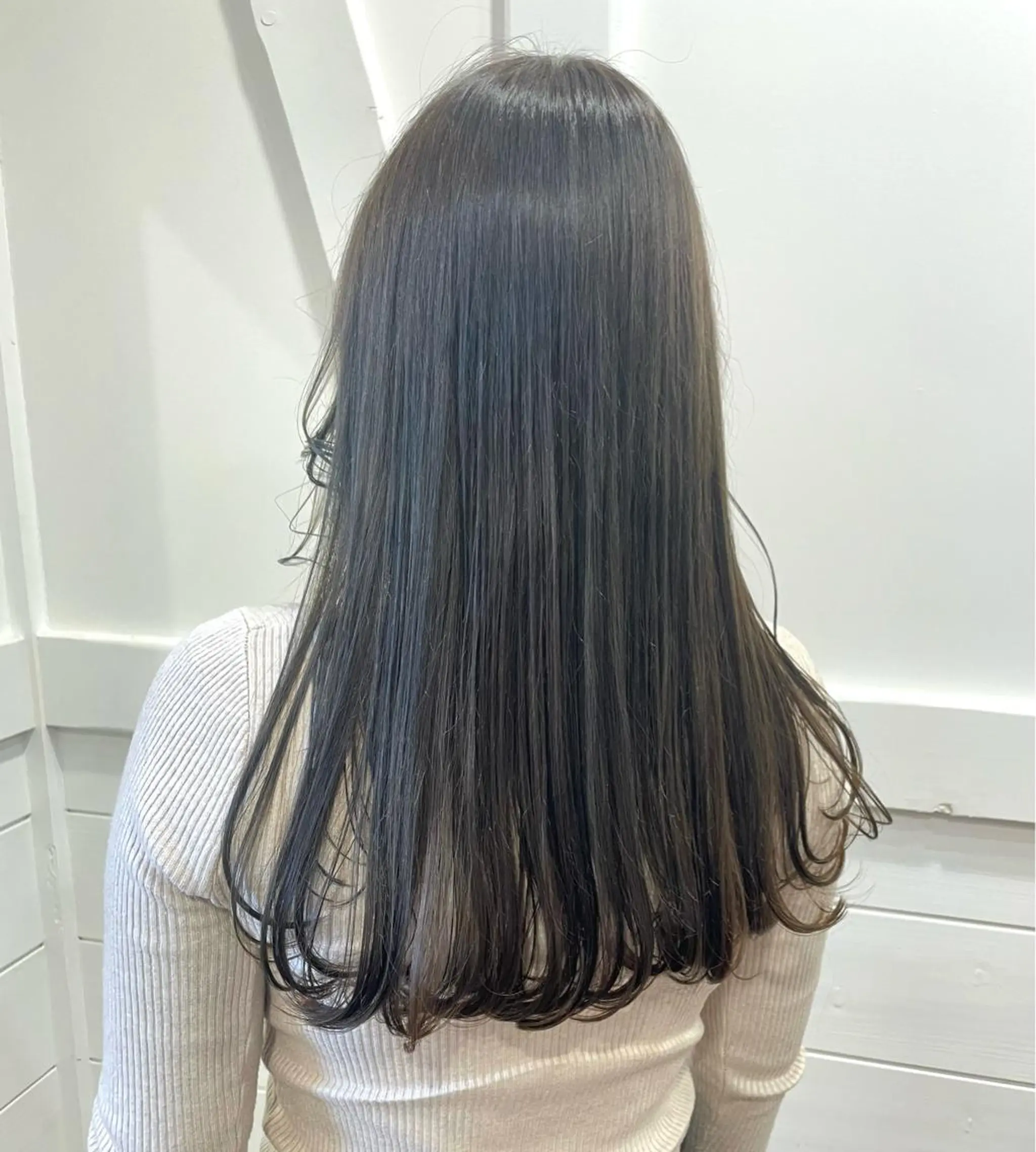 ロング カラー ベージュカラー オリーブベージュ 三上 涼帆のヘアスタイル