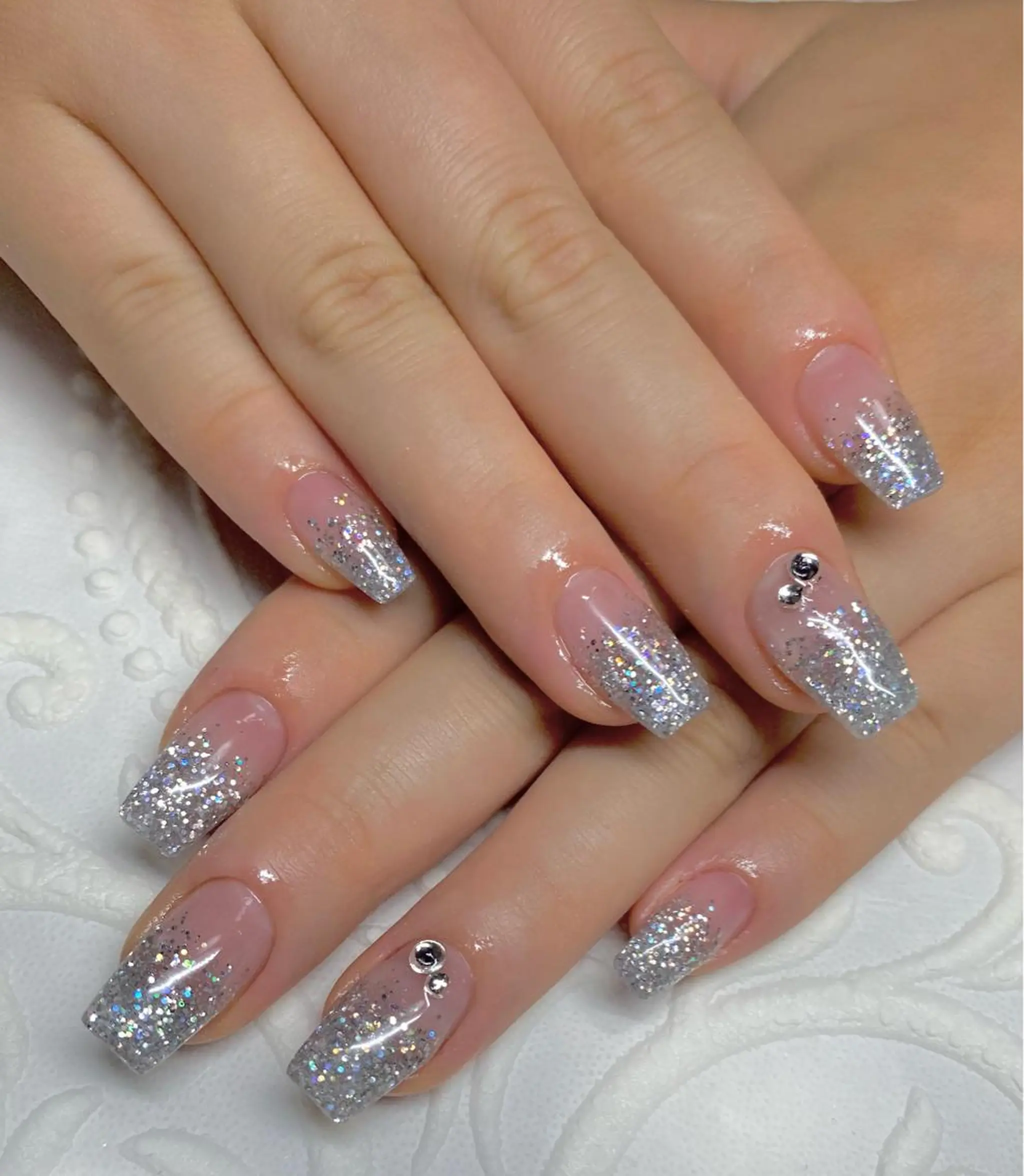 ミディアム ネイル オーロラネイル スカルプネイル シルバー スクエアネイル ストーンネイル ハンドネイル lune nail_2017のその他イメージ