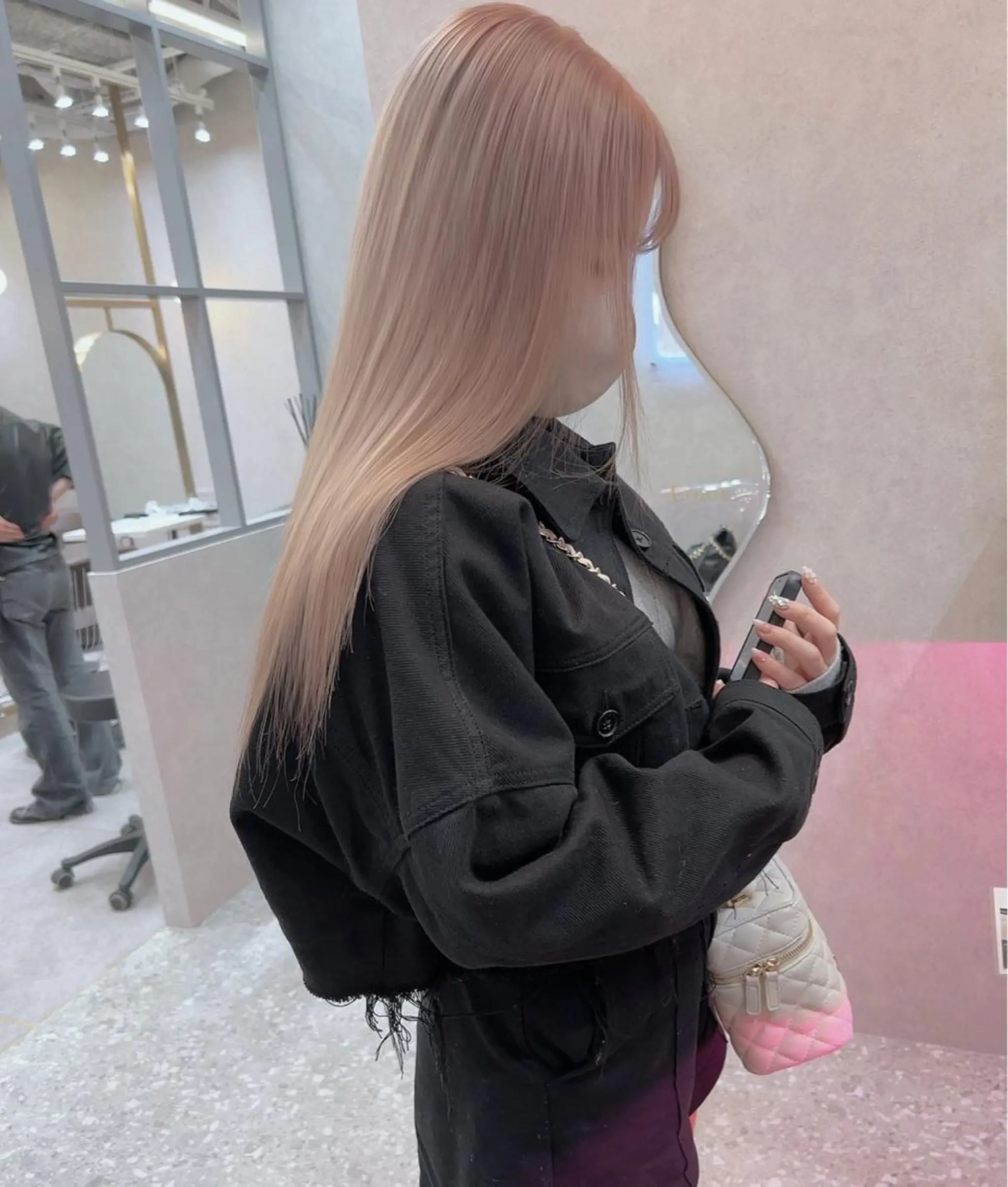 ロング karin ボブハイトーンのヘアスタイル