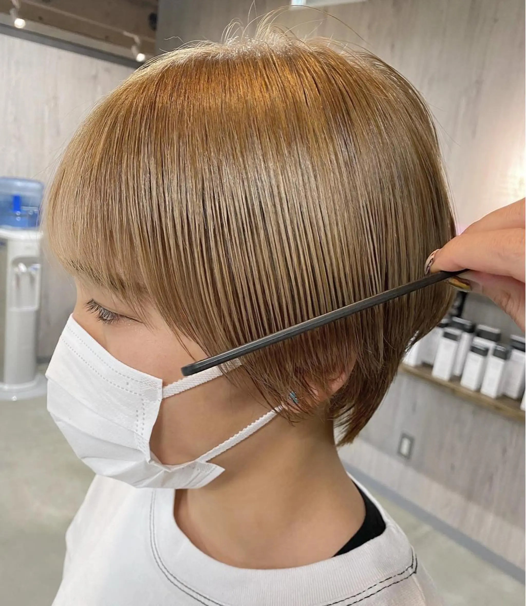 ショート カラー GiseL アンリのヘアスタイル