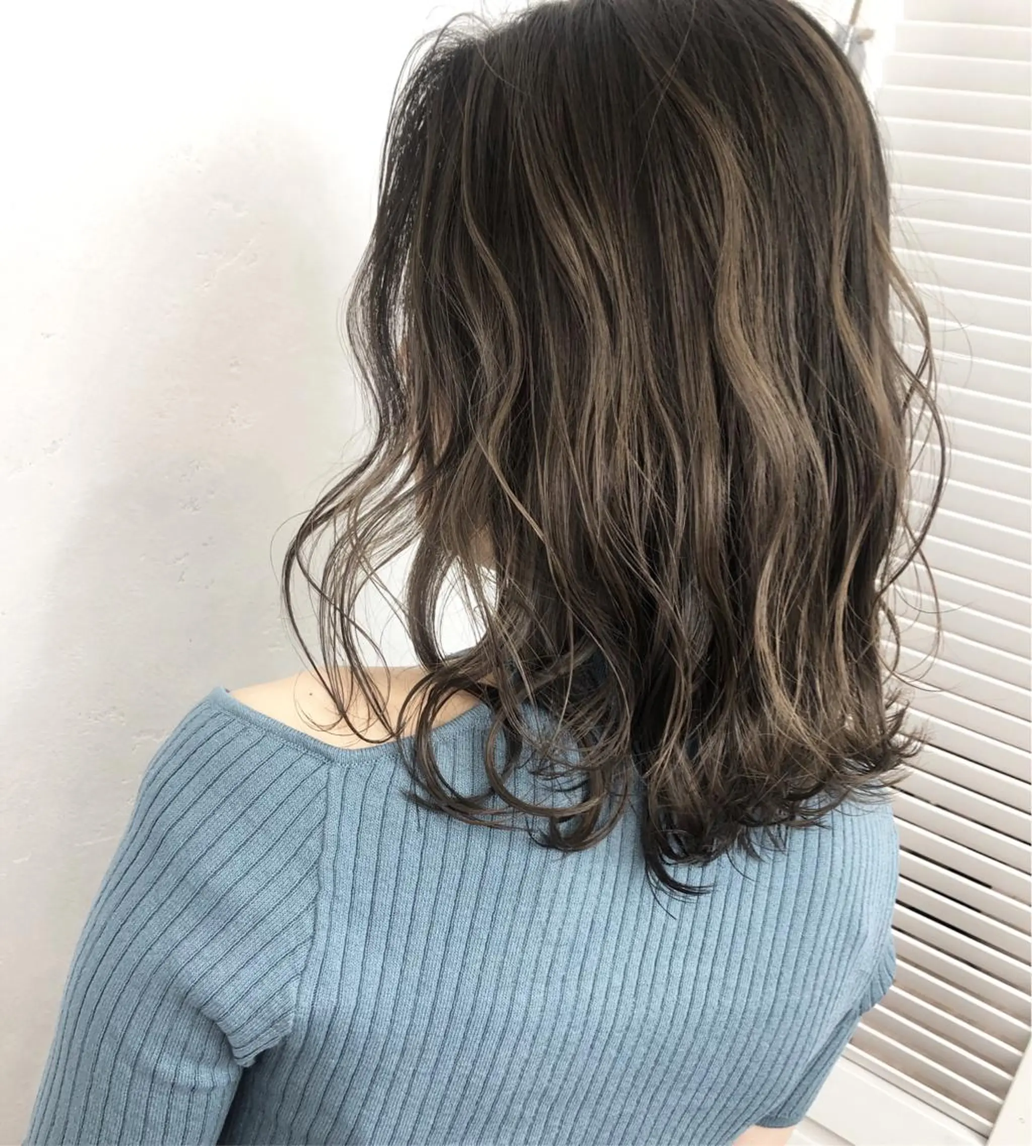 ミディアム カラー バレイヤージュ レイヤーカット ヘアカラー トリートメント ブリーチカラーレイヤ ーカット🦋annaのヘアスタイル