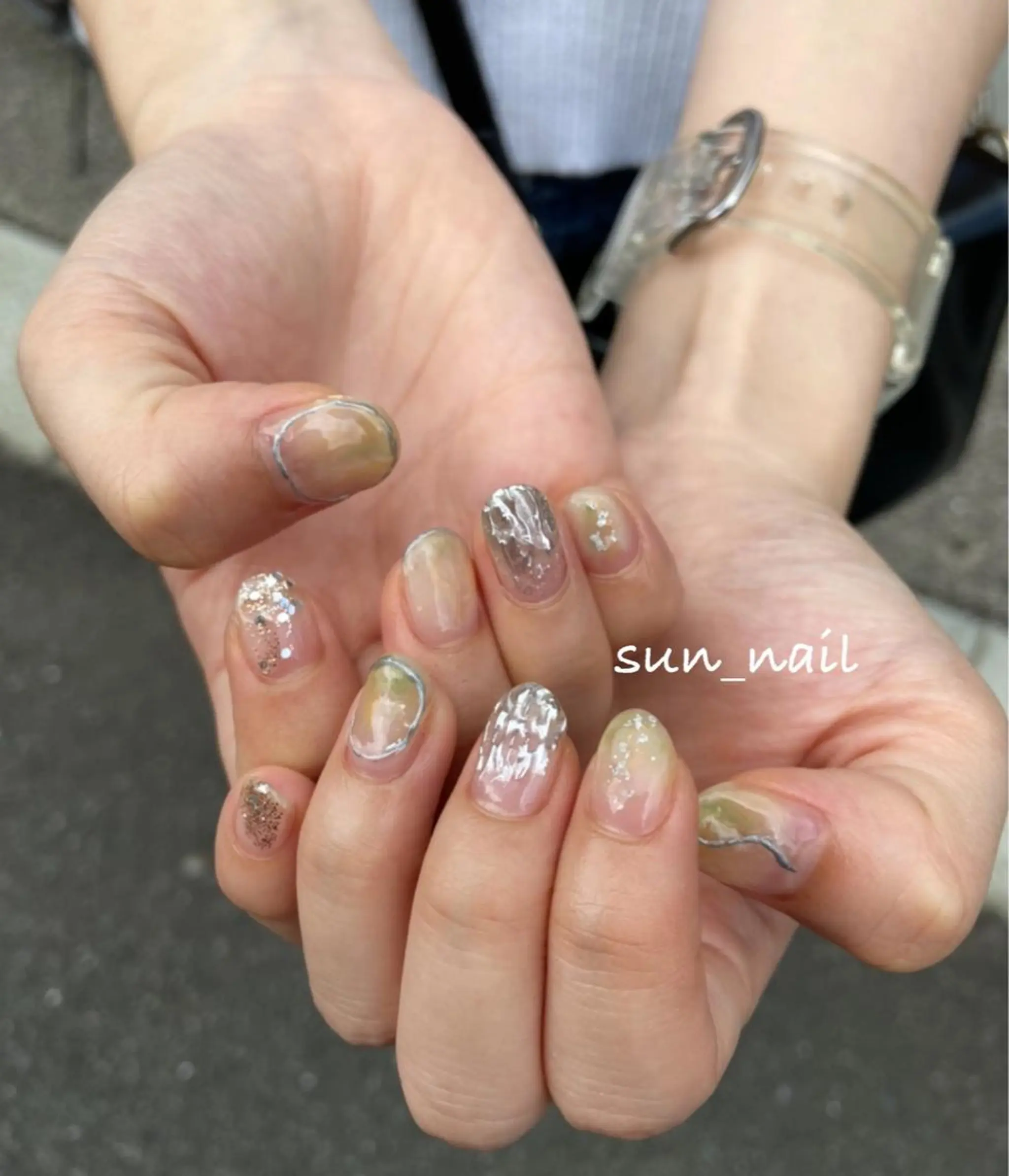 ネイル アートネイル ミラーネイル ニュアンスネイル ホワイト . unffのネイルデザイン