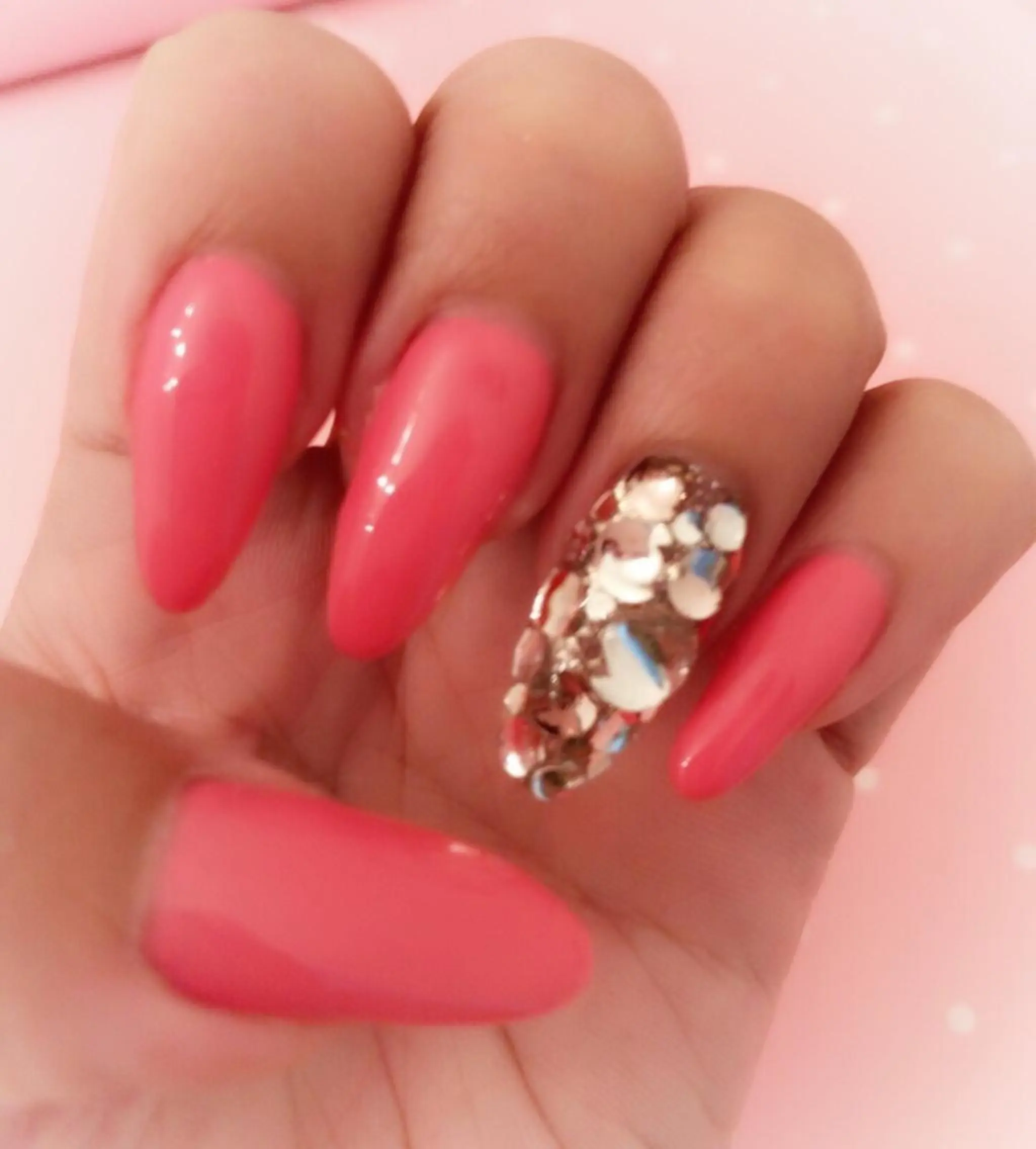 ネイル ストーンネイル エース ネイルのネイルデザイン