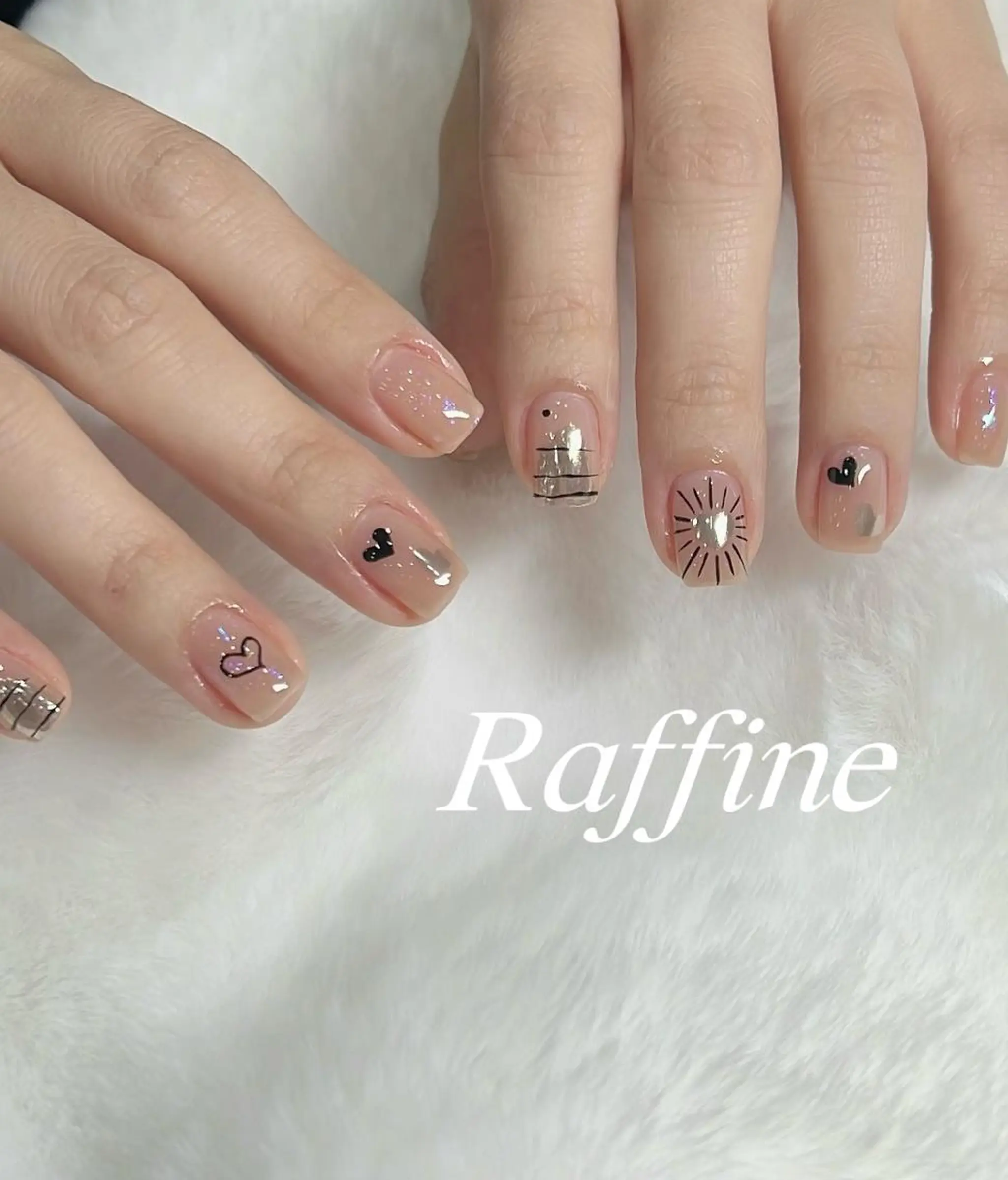 ネイル ハンドネイル RAFFINE haru🦋🩵のネイルデザイン