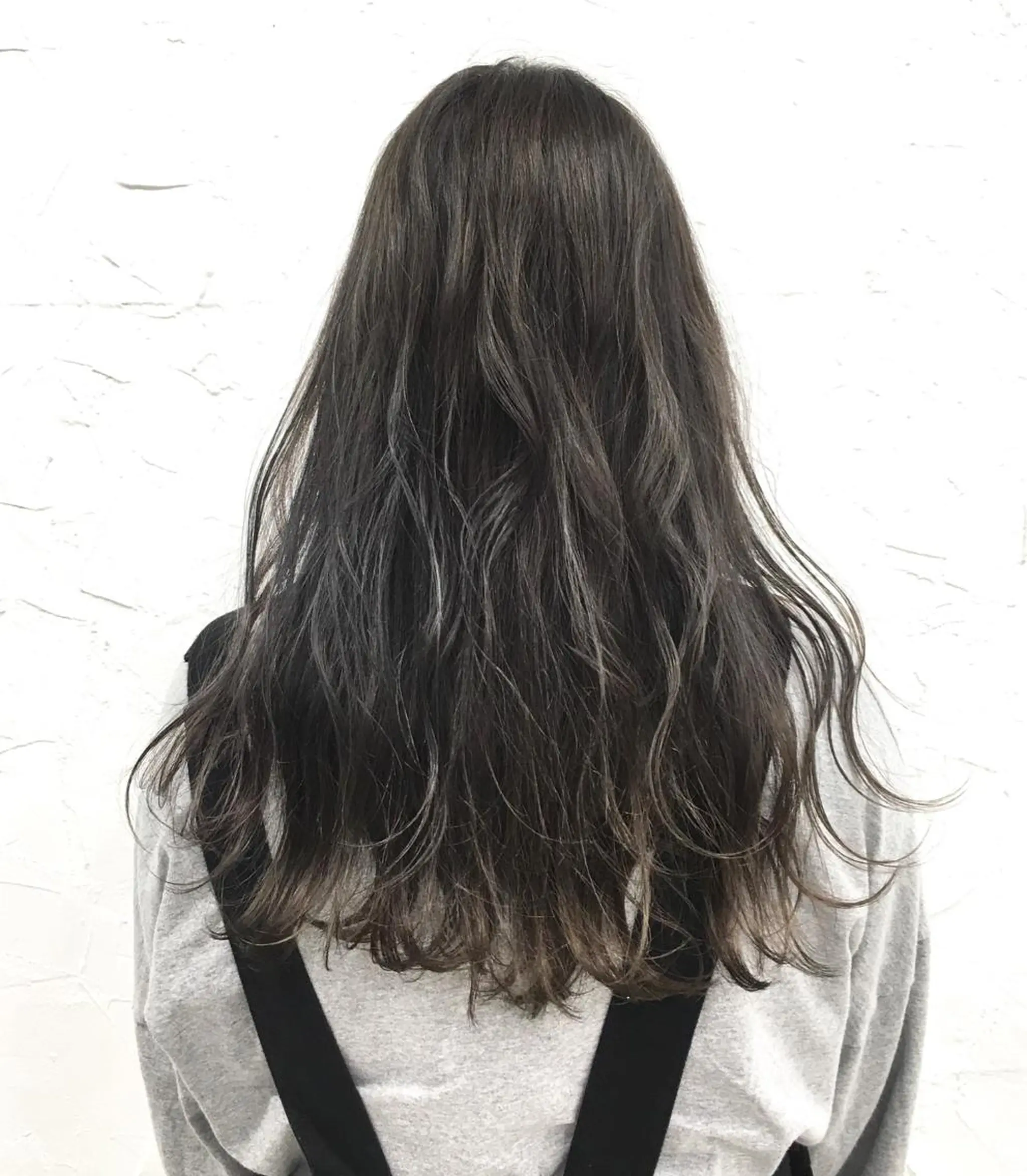 ロング カラー アッシュ アッシュグレー 大人垢抜け ダブルカラー【上野】のヘアスタイル