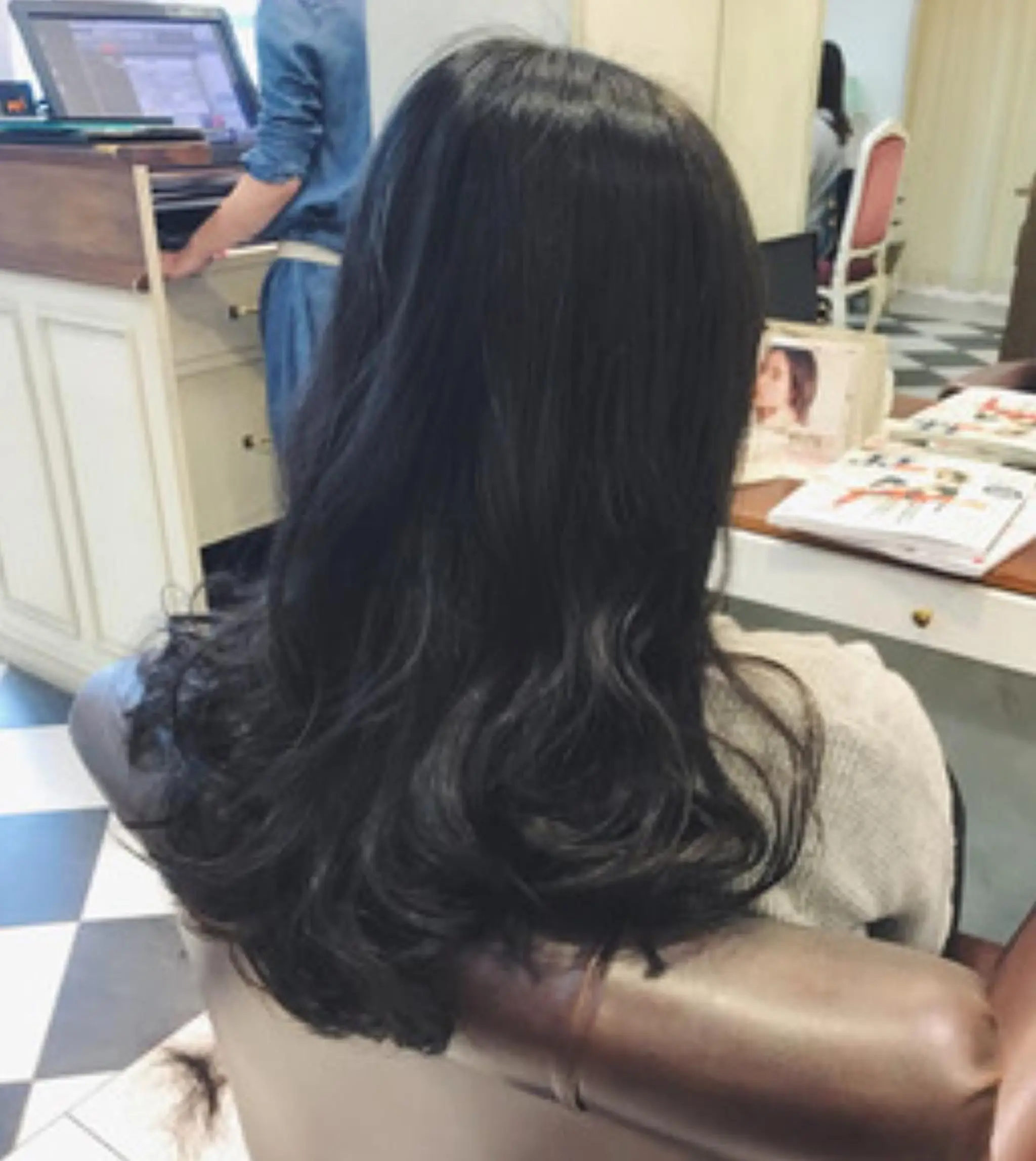 ロング ブリーチカラー🌈 嘉名 真樹のヘアスタイル