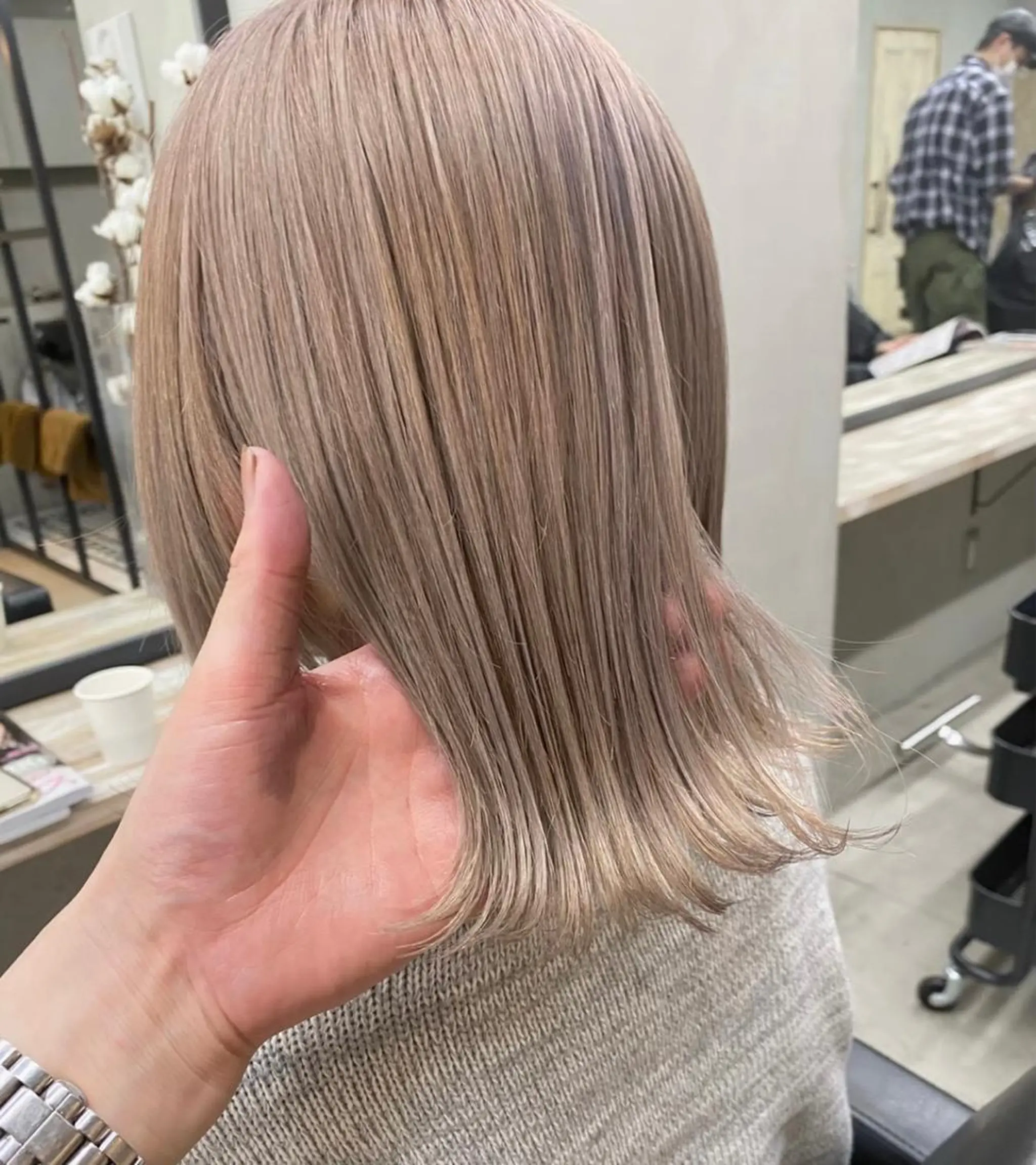 ショート カラー ベージュカラー ミルクティーベージュ オカベ ショウマのヘアスタイル