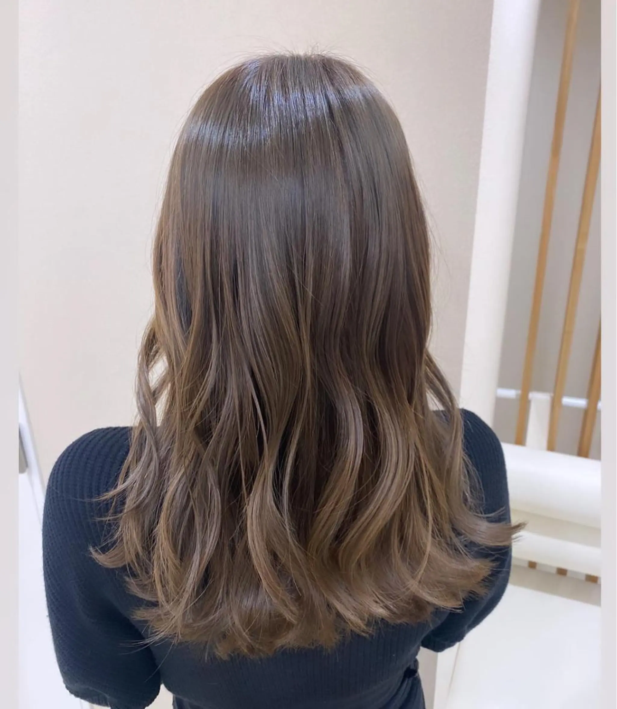 セミロング mina .のヘアスタイル