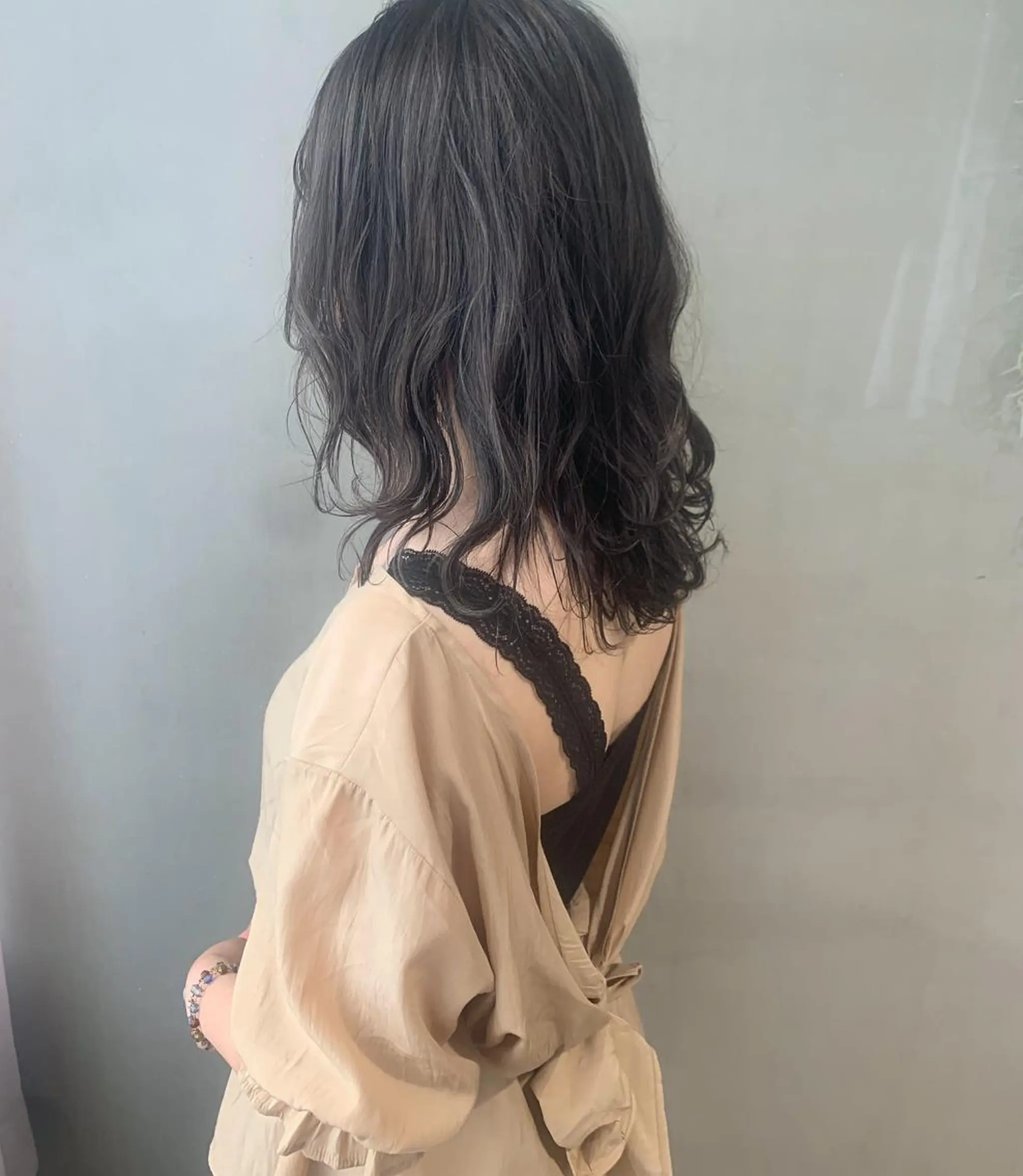 セミロング カラー アディクシーカラー アッシュ ブリーチ ブリーチなしカラー SALOWIN梅田茶屋町店所属・ウルフレイヤーカット /チヒロのヘアスタイル