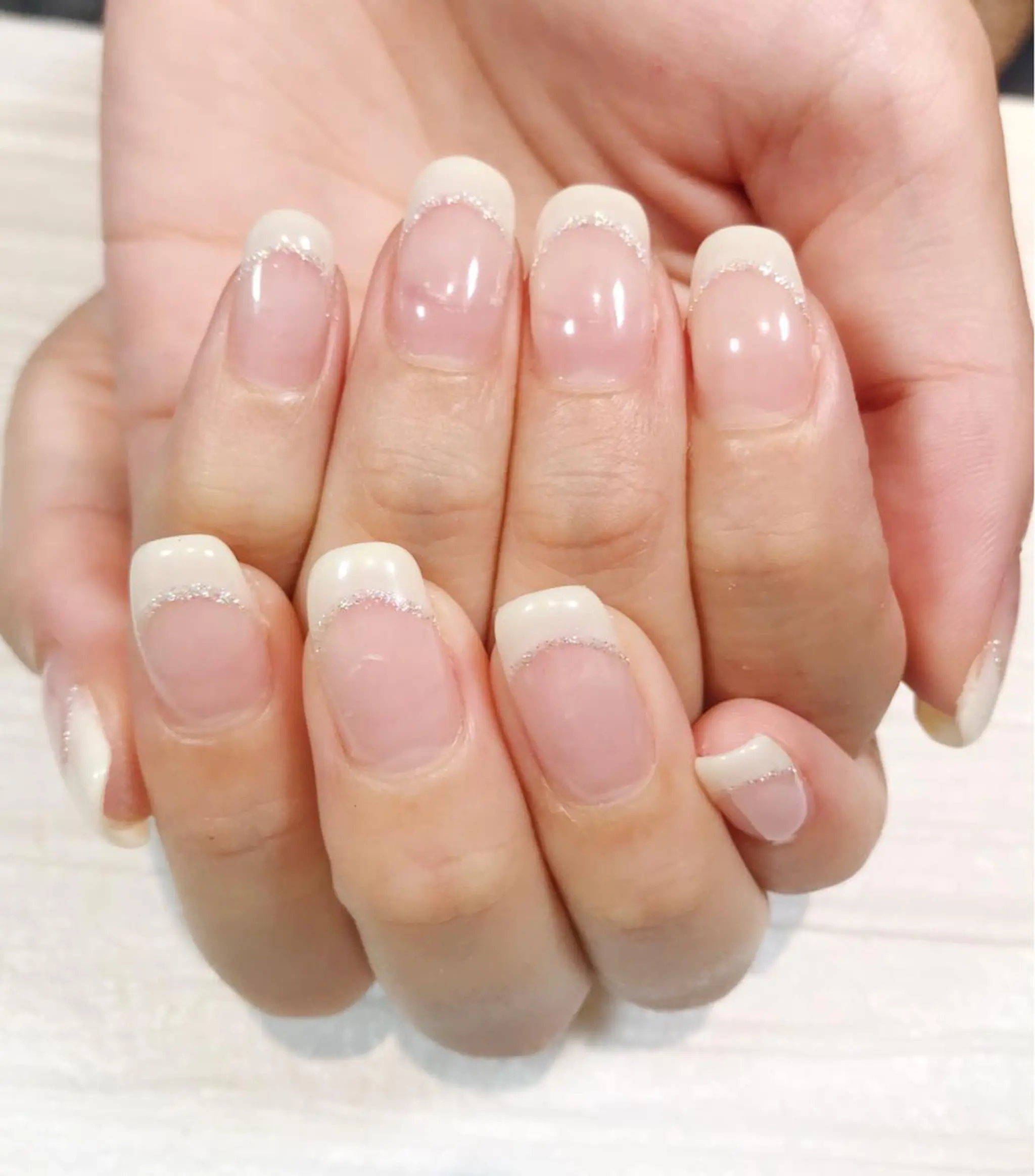 ネイル フレンチネイル ラメ(グリッター) ホワイト ハンドネイル NAILSALON AMULEのネイルデザイン