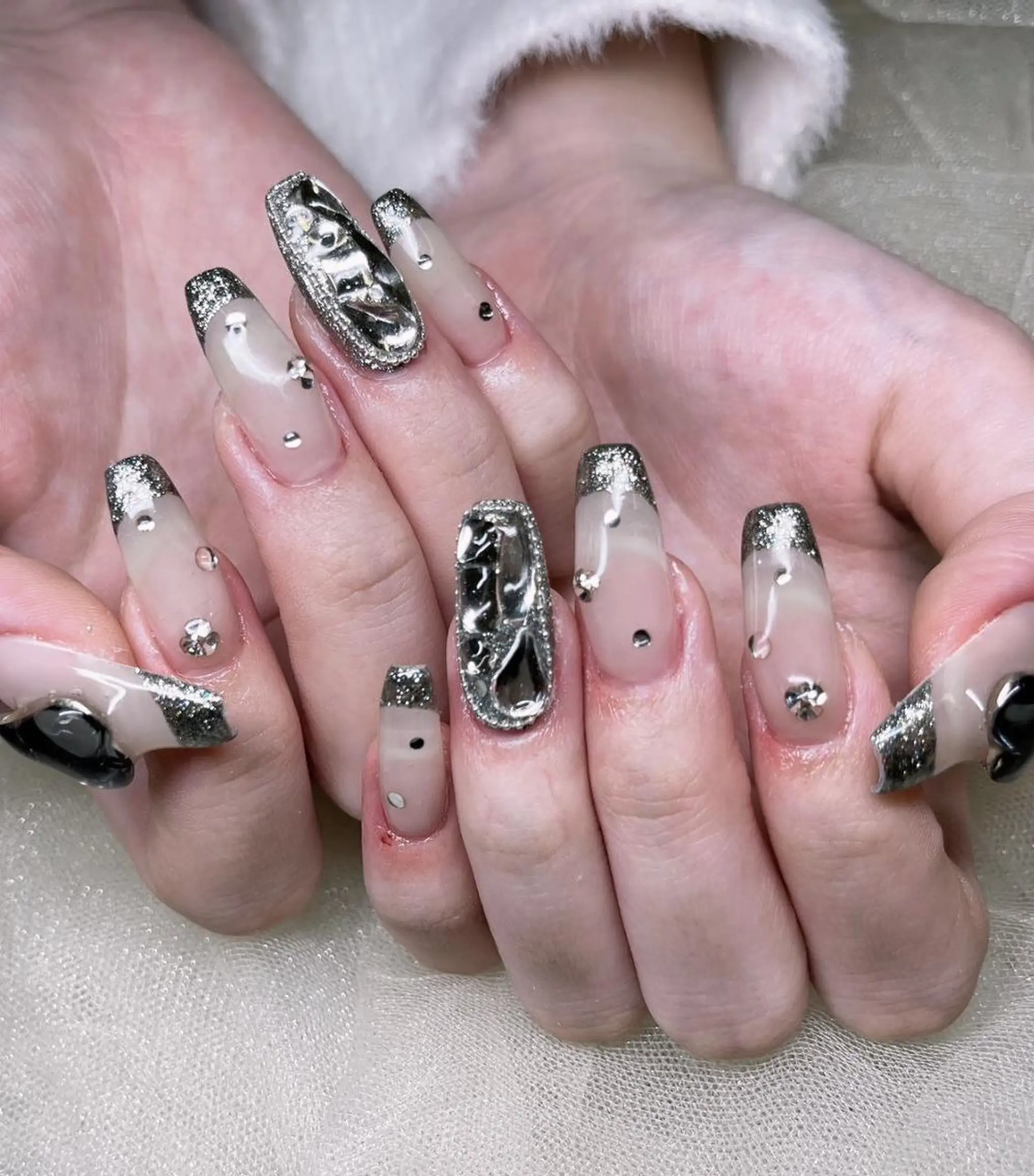 ネイル ハンドネイル Queens テイのネイルデザイン