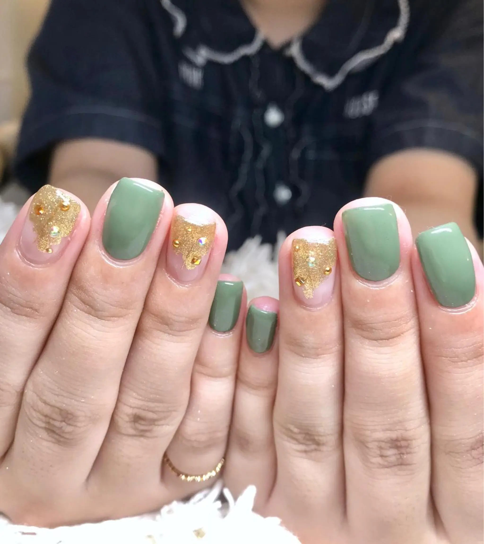 ショート カラー ネイル ゴールド nail&eye Aoのマツエク・マツパデザイン