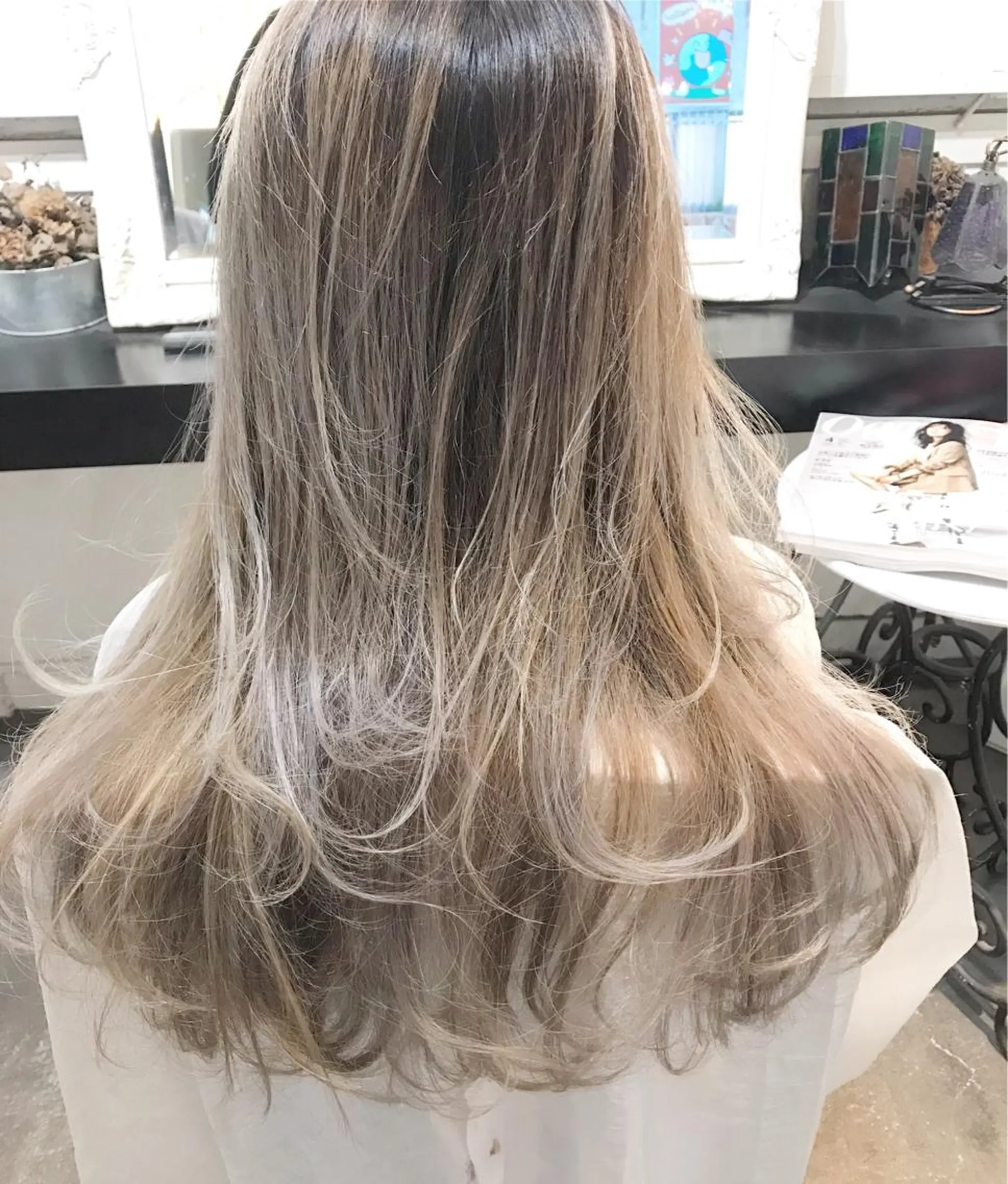 ロング カラー メンズ お団子ヘア 切りっぱなしボブ メンズバレイヤージュ メンズブリーチ メンズハイライト Mariana/ 鶴原-ハイライトのヘアスタイル