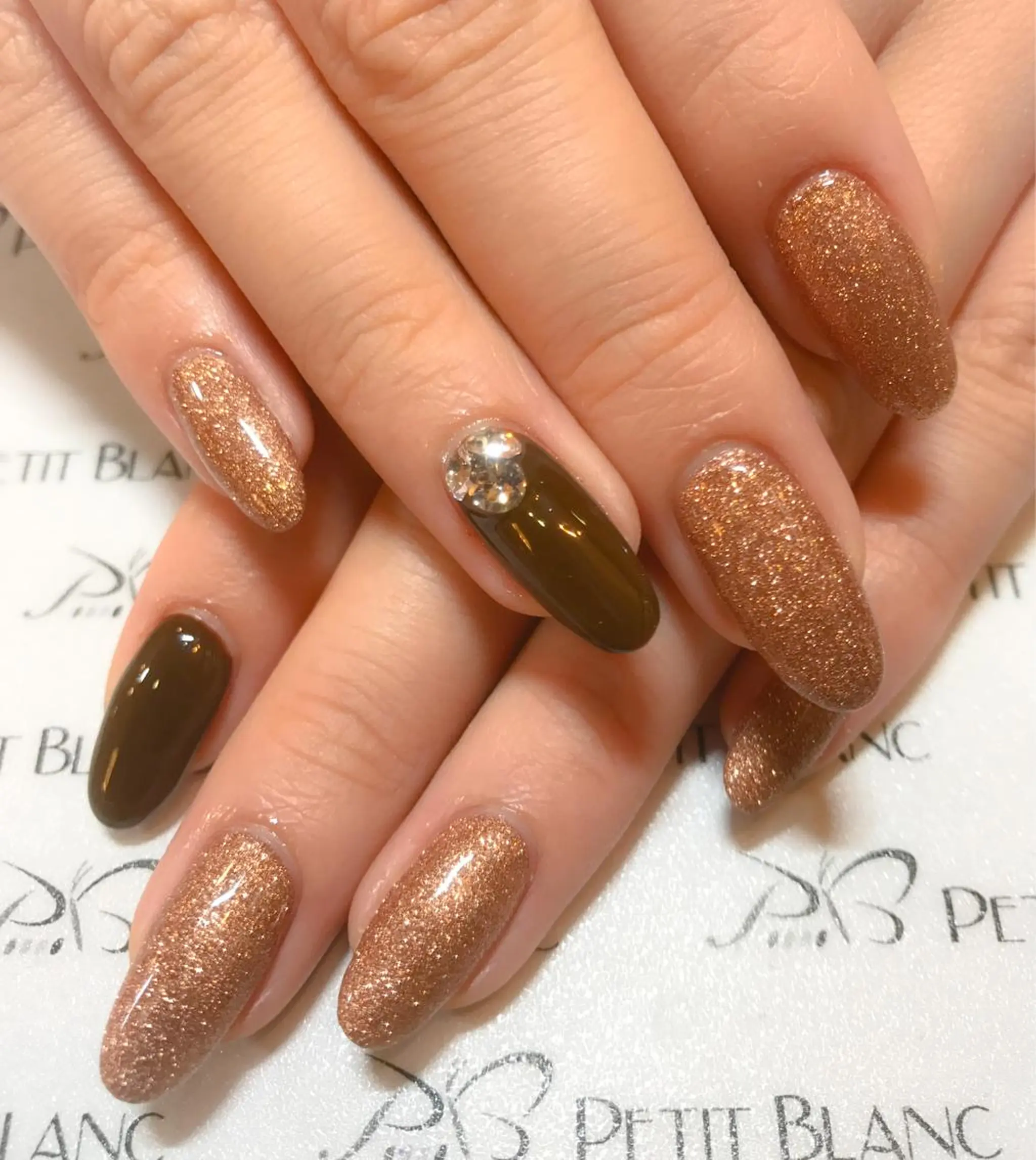 ネイル ワンカラーネイル ストーンネイル PetitBlanc KAZUKIのネイルデザイン