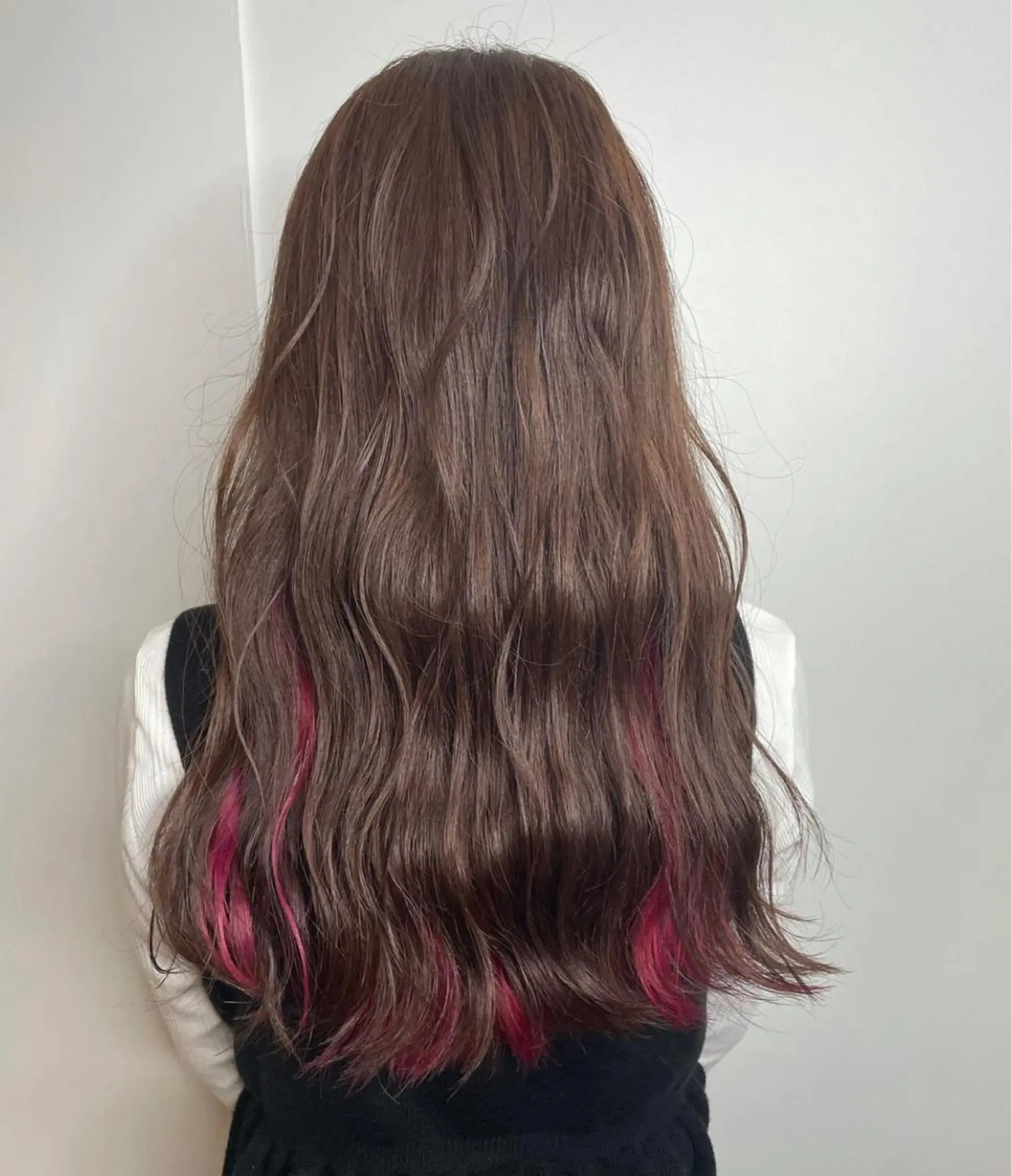 ロング カラー ピンクカラー キルンサンピアン所属・ナチュラルカラー 児玉優香のヘアスタイル