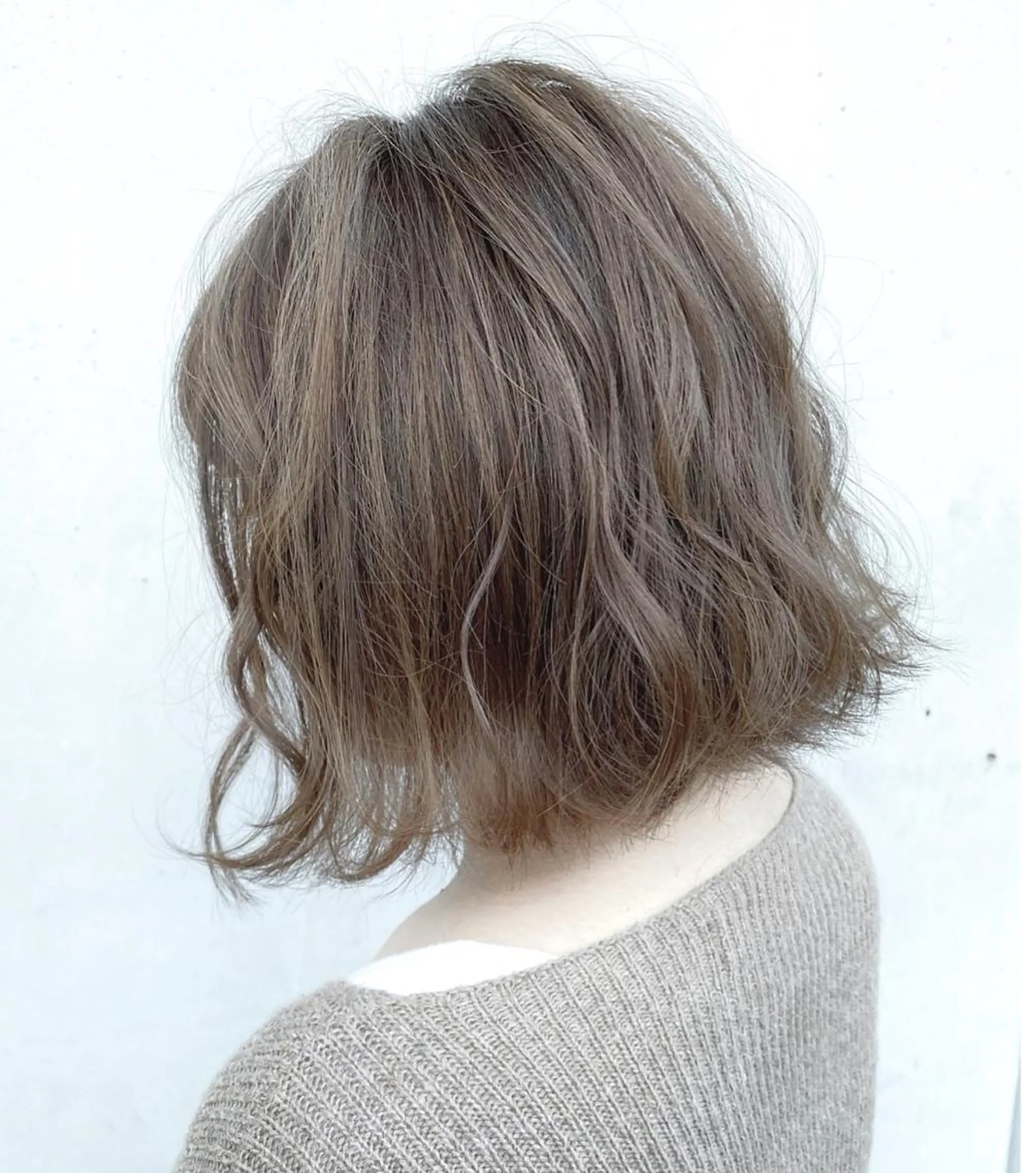 ショート カラー アッシュ ベージュカラー ハイライトカラー ハイライト ボブ・レイヤーカット 吉敷航一のヘアスタイル