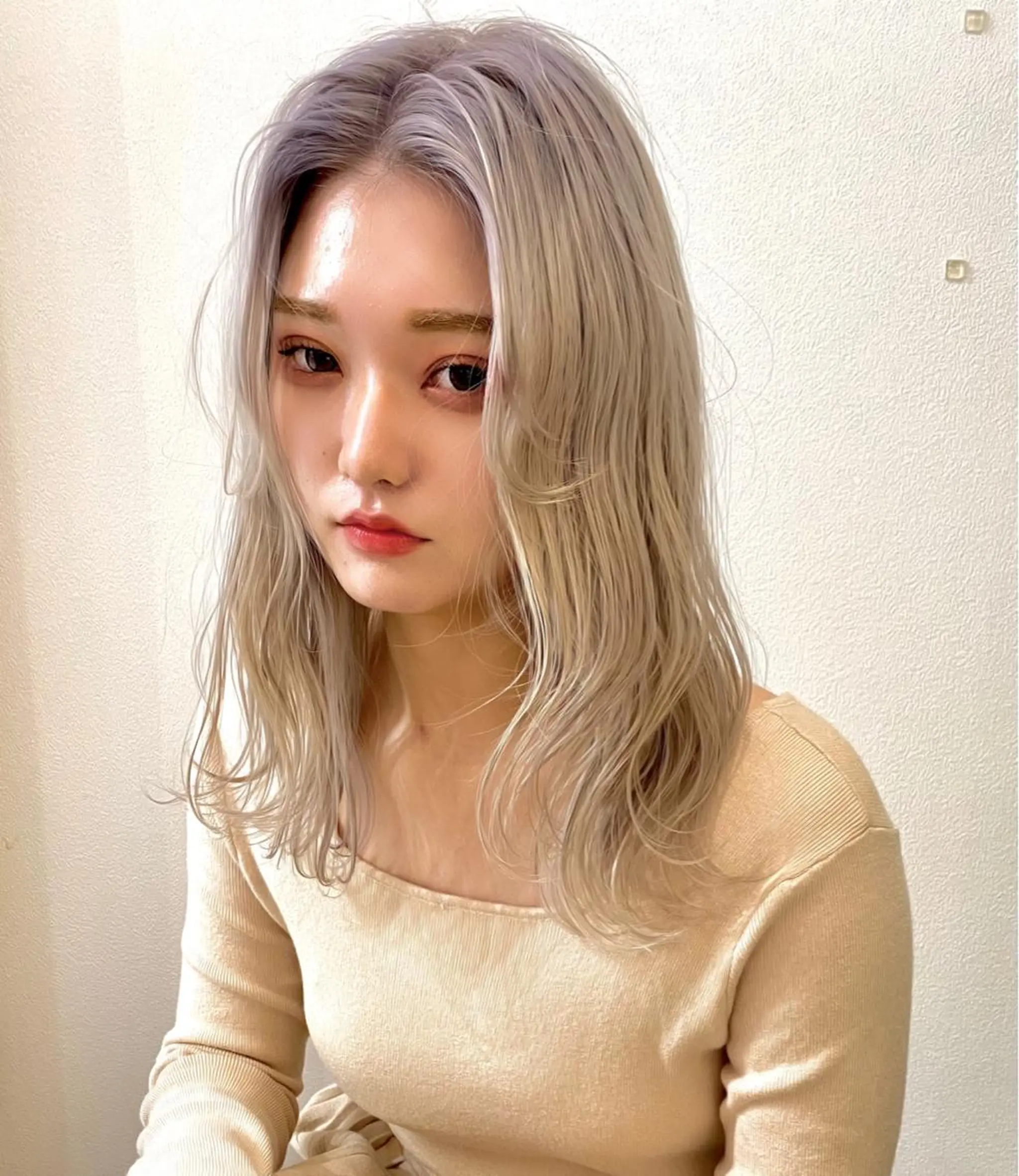 ミディアム カラー ベージュカラー ブリーチ ブロンド ダブルカラー グラデーションカラー ヘアカラー トリートメント RAIMA ハイトーン/レイヤーのヘアスタイル