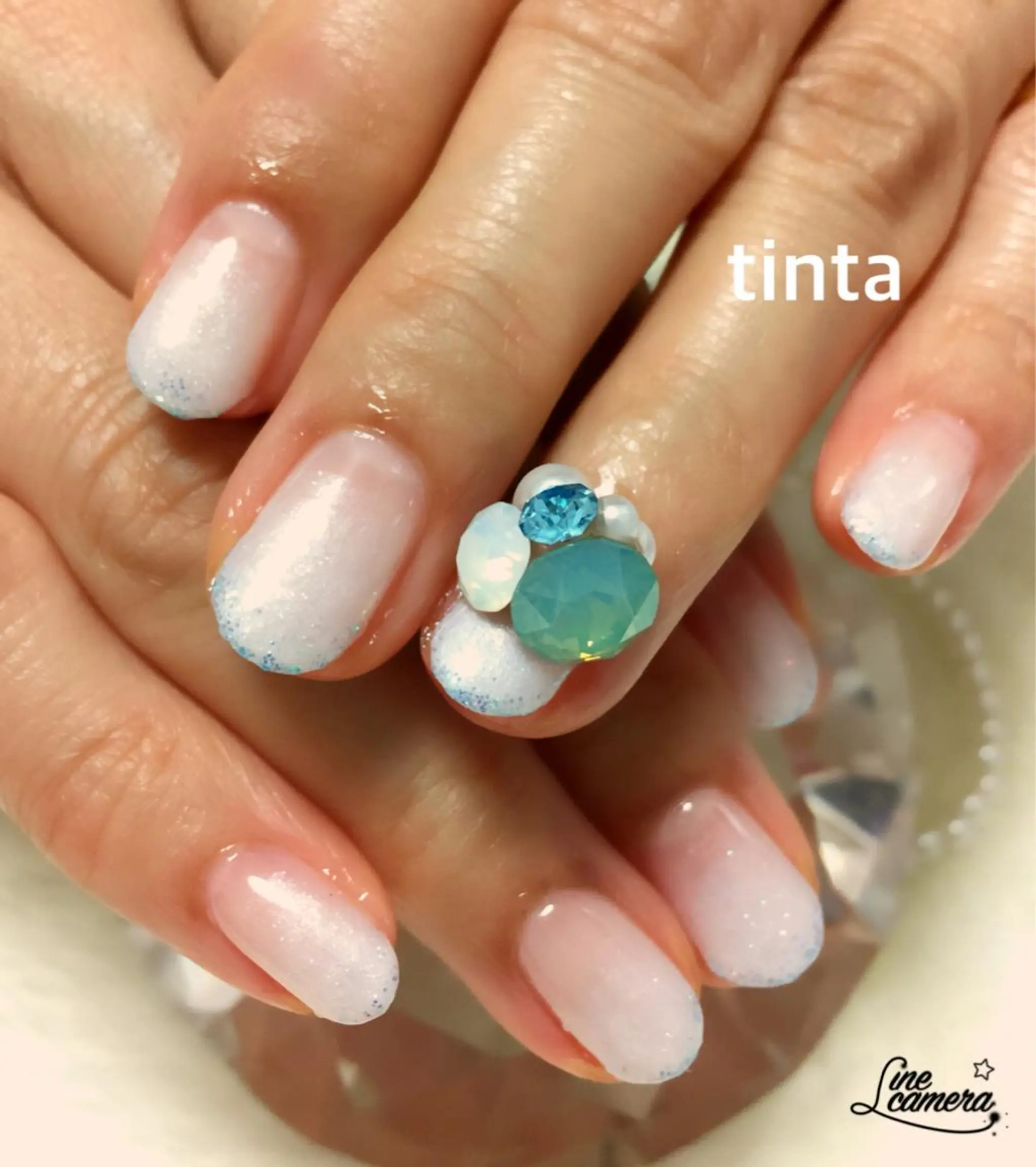 ネイル ストーンネイル ホワイト ネイルサロン ティンタ所属・馬場 典子のネイルデザイン