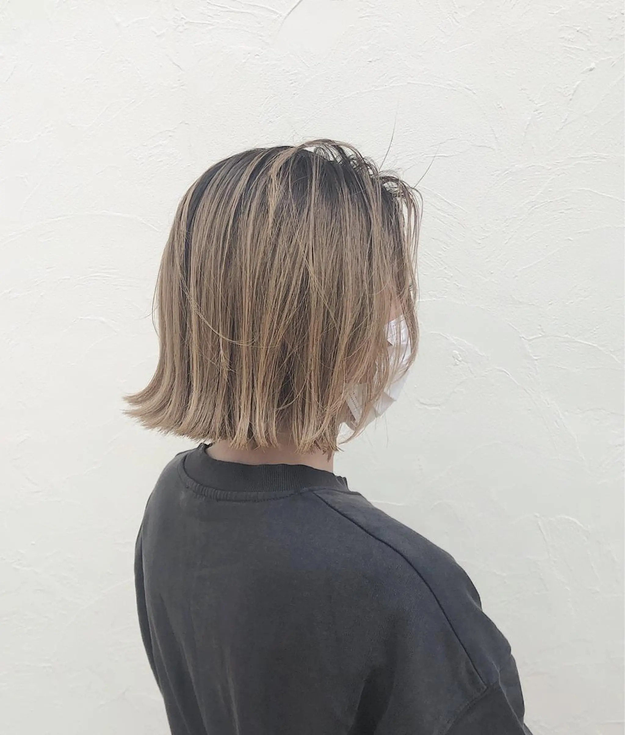 ショート カラー パーマ ヘアアレンジ 切りっぱなしボブ バレイヤージュ ベージュカラー グラデーションカラー ミルクティーベージュ カット ヘアカラー トリートメント 【ツヤ髪美容師】 ツダケイスケのヘアスタイル