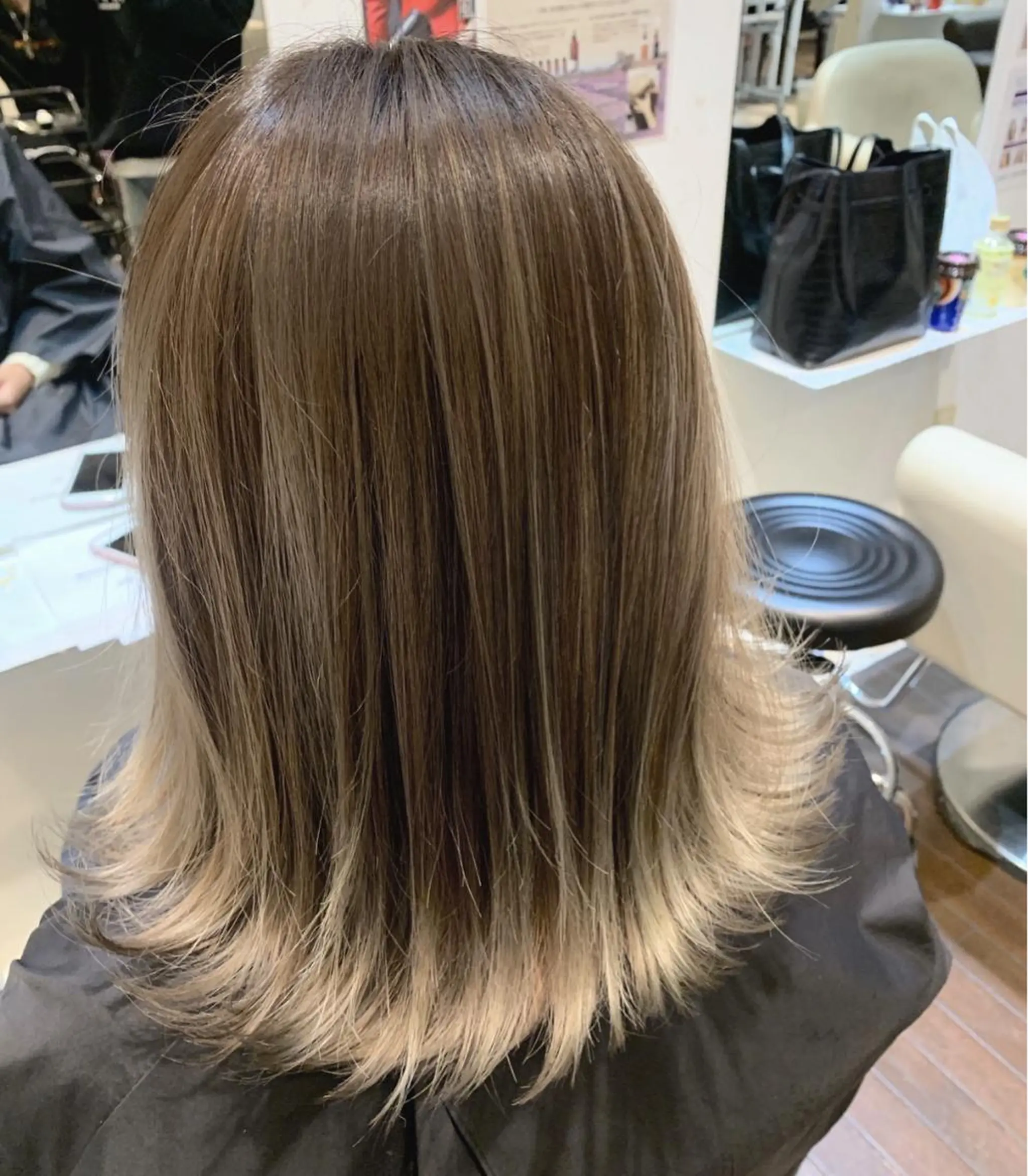 セミロング カラー バレイヤージュ レイヤーカット STELLA所属・心斎橋なんば 大野竜輝のヘアスタイル