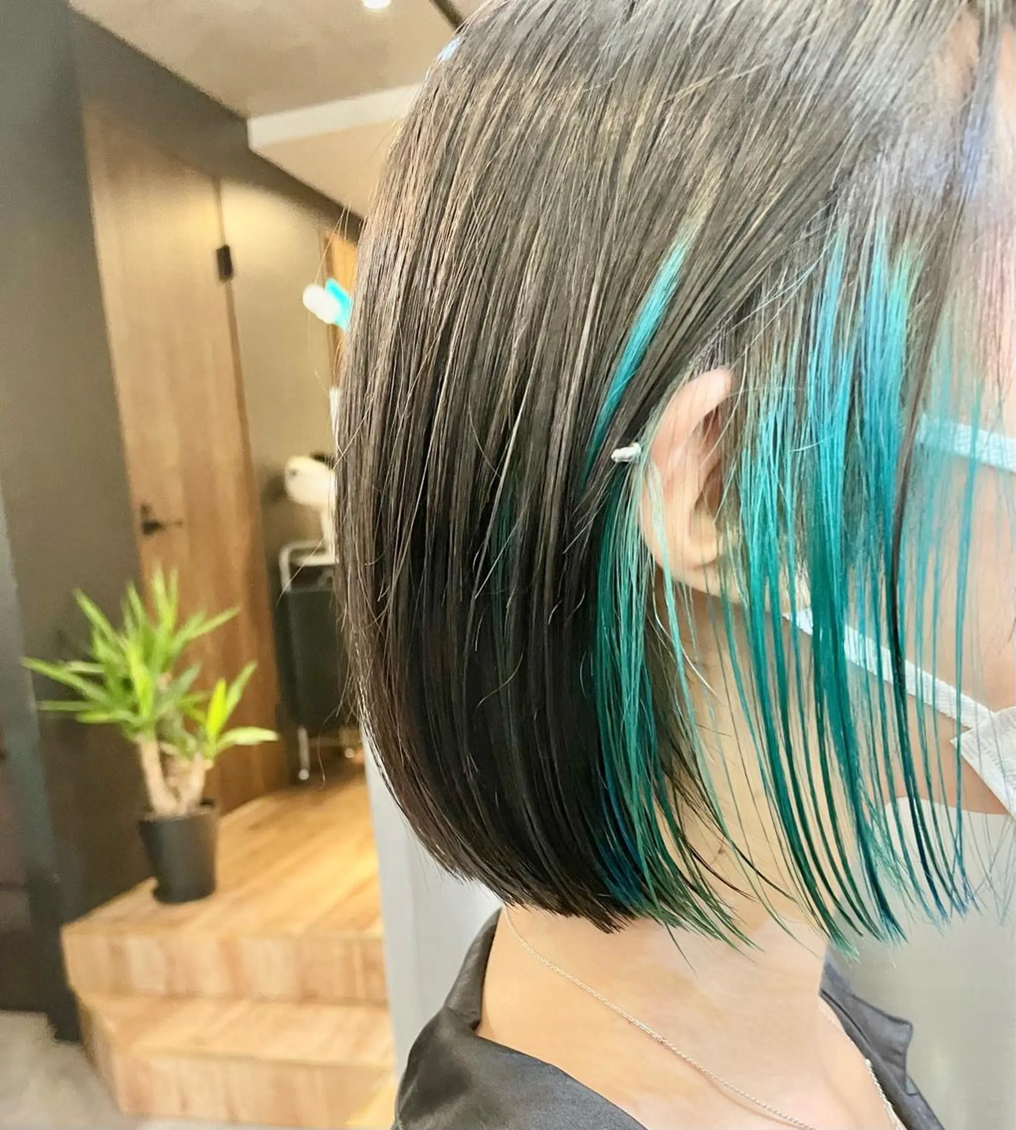 ショート カラー 切りっぱなしボブ ショートボブ ハンサムショート アディクシーカラー ブルーカラー ショートボブ縮毛矯正 髪質改善のプロ山道潤のヘアスタイル