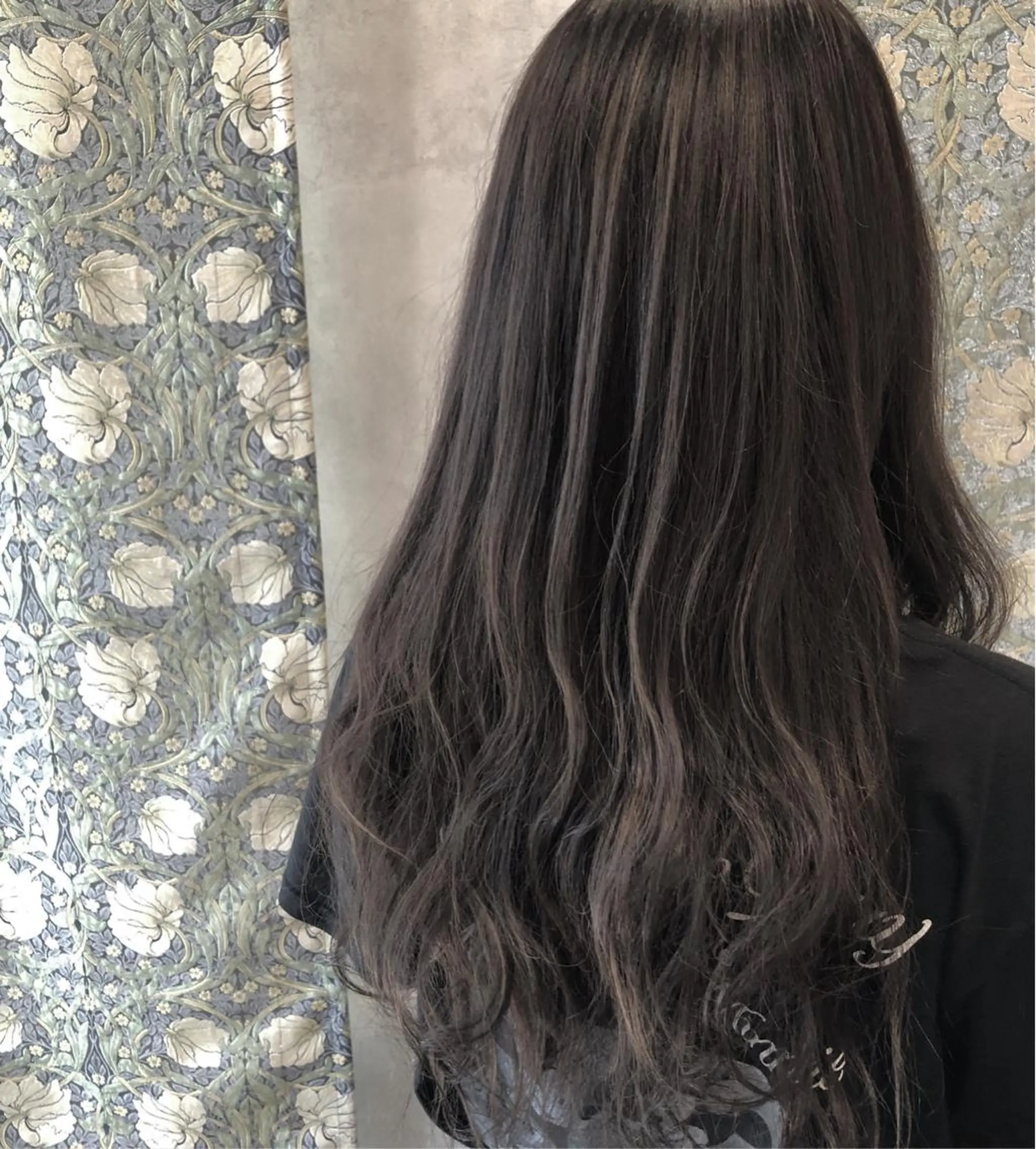 ロング カラー グレージュ ハイライトカラー インナーカラー オリーブカラー ハイライト 野咲き 美容室のマツエク・マツパデザイン