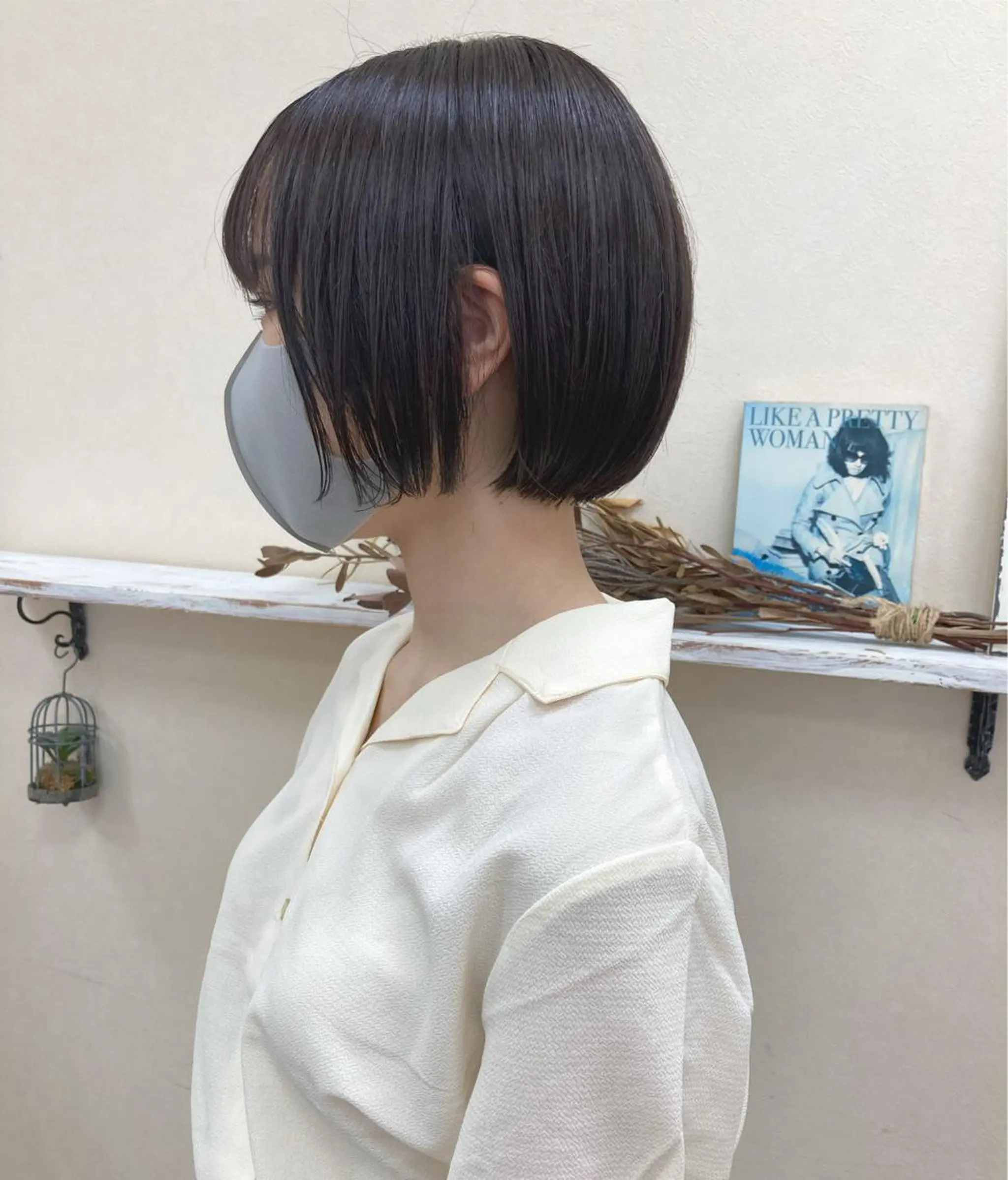 ショート カラー 切りっぱなしボブ ショートボブ ハンサムショート ダークグレー ダークグレージュ カット ヘアカラー トリートメント 朝がちょっと楽しくな るshort・bobのヘアスタイル