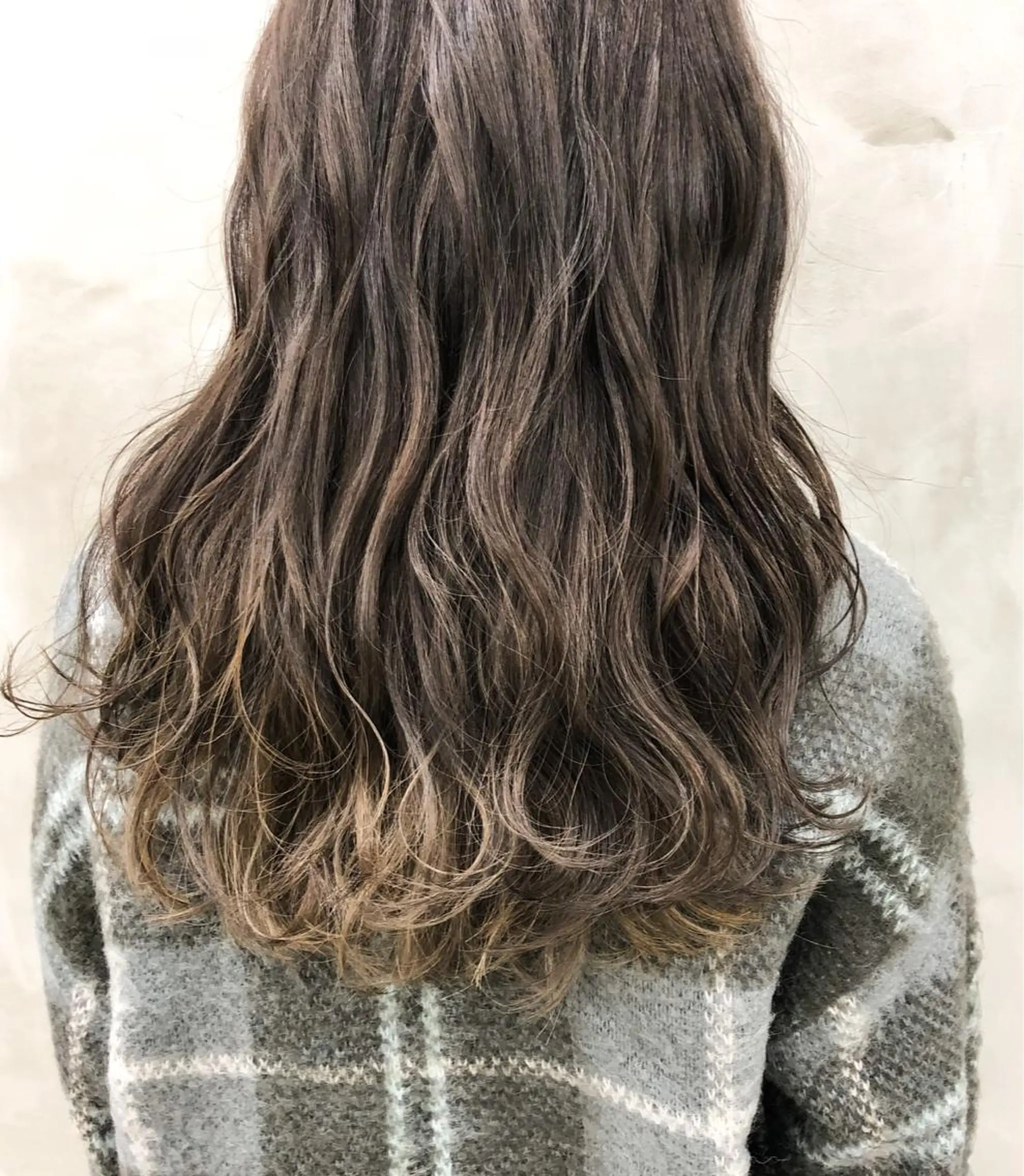 カラー グラデーションカラー グレージュ ショート・ボブ 徳竹淳一のヘアスタイル