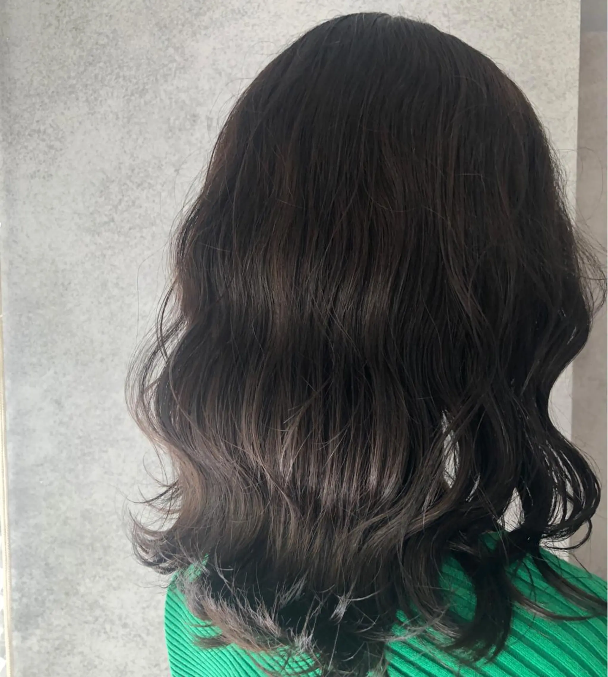 セミロング カラー 黒髪 ブルーカラー ブルーブラック 櫻井 未悠のヘアスタイル