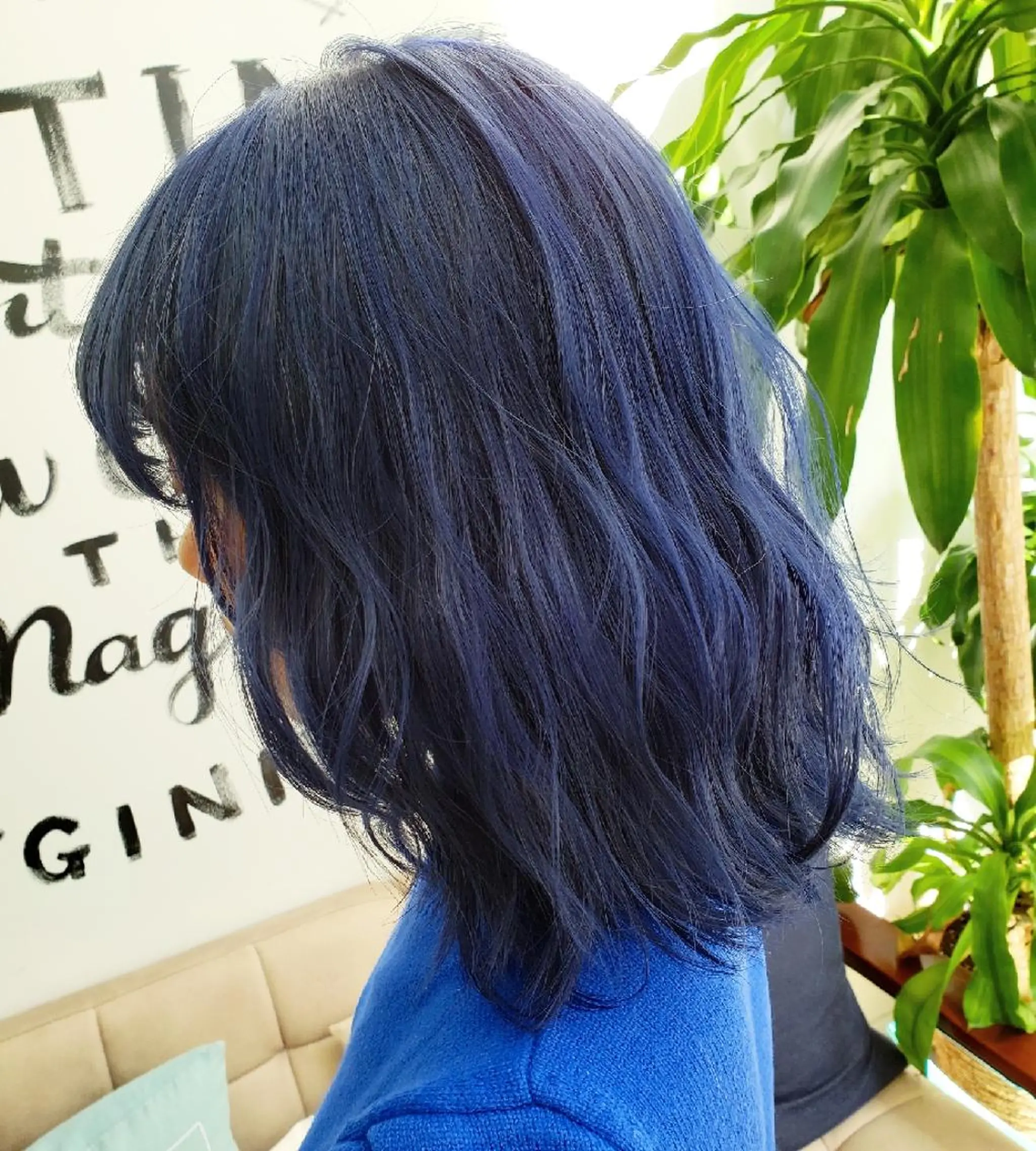 セミロング カラー ブリーチ ブルーカラー ネイビーカラー Luana 矢場町のヘアスタイル