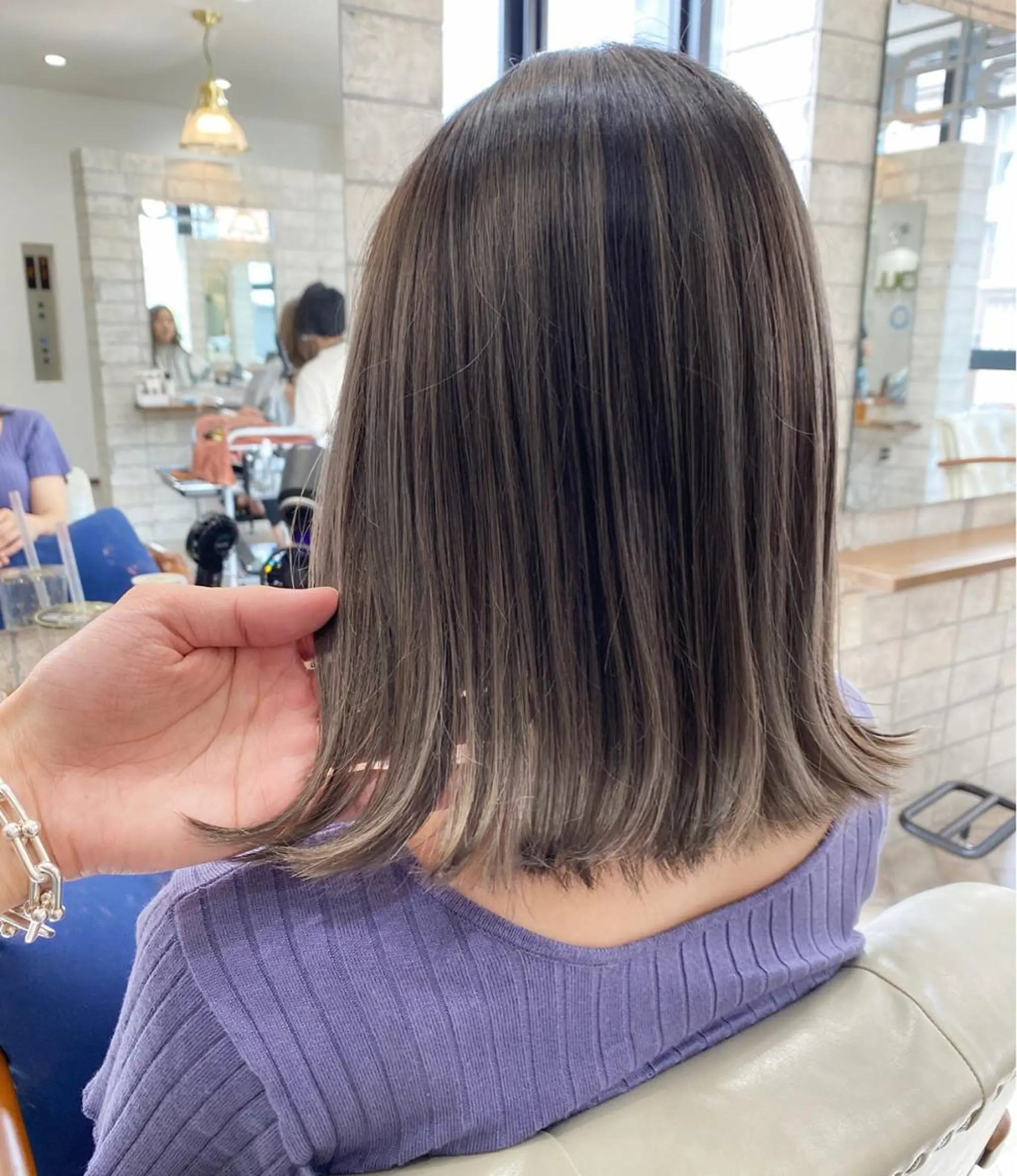 ミディアム カラー パーマ ヘアアレンジ メンズ キッズ ネイル マツエク・マツパ カット ヘアカラー ハイライト、レイヤー カット/西梅田/中西のヘアスタイル