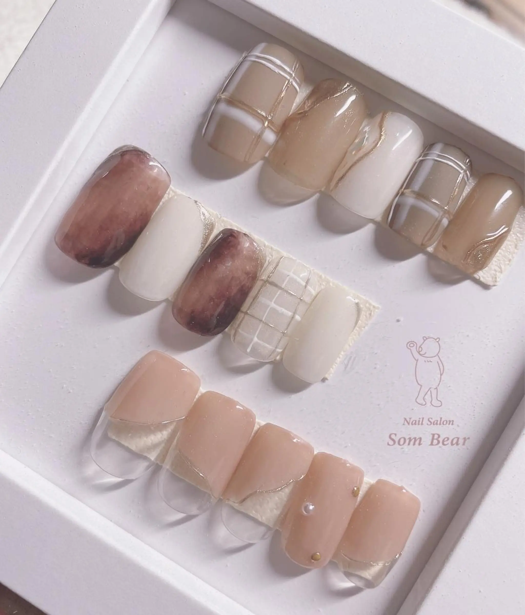 ネイル フレンチネイル ゴージャス グラデーション ワンカラーネイル Som Bear所属・nail salon Som Bear🧸のネイルデザイン