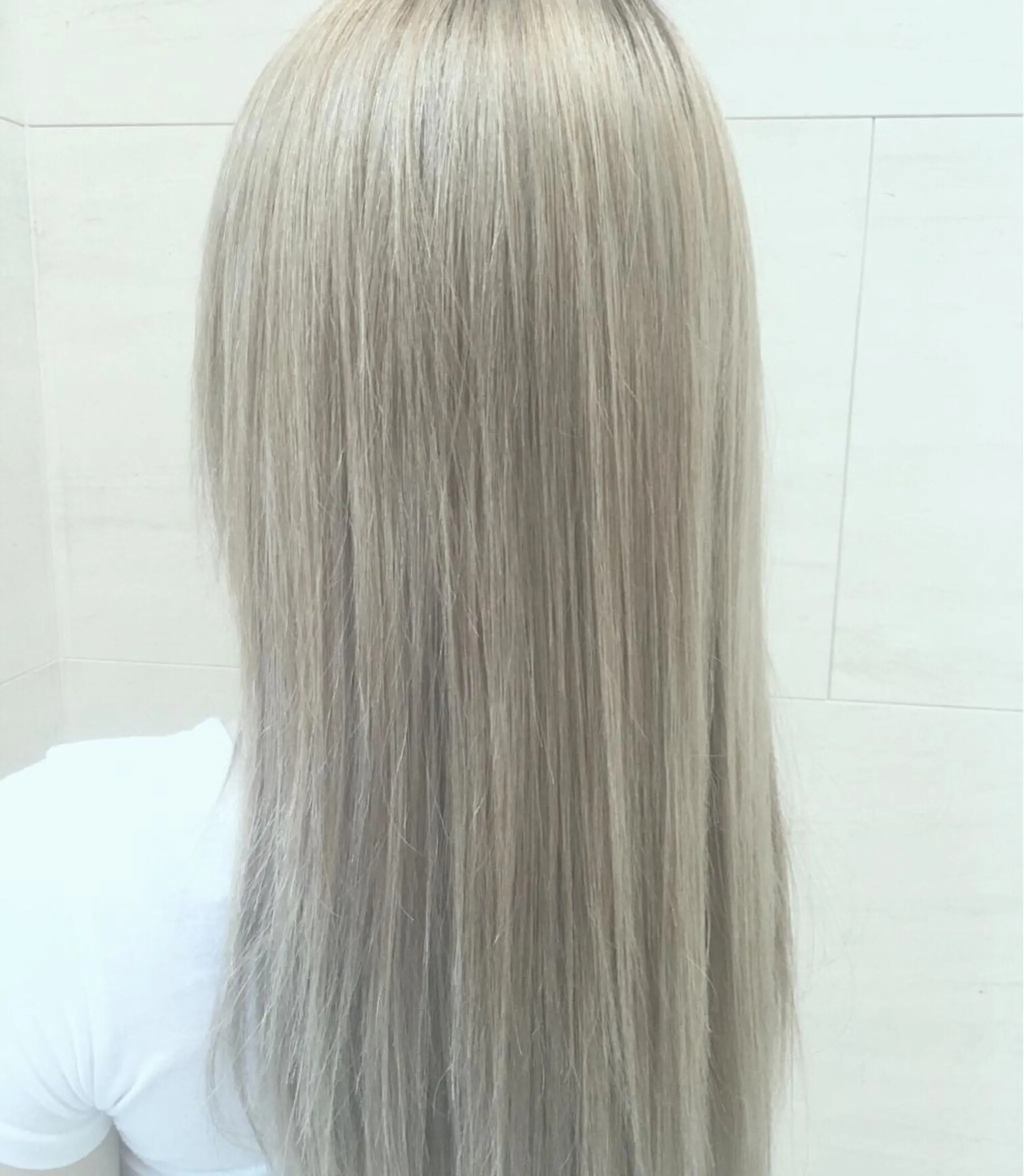 ロング カラー ベージュカラー ブリーチ ホワイトベージュ Lee枚方所属・今里 弘樹のヘアスタイル