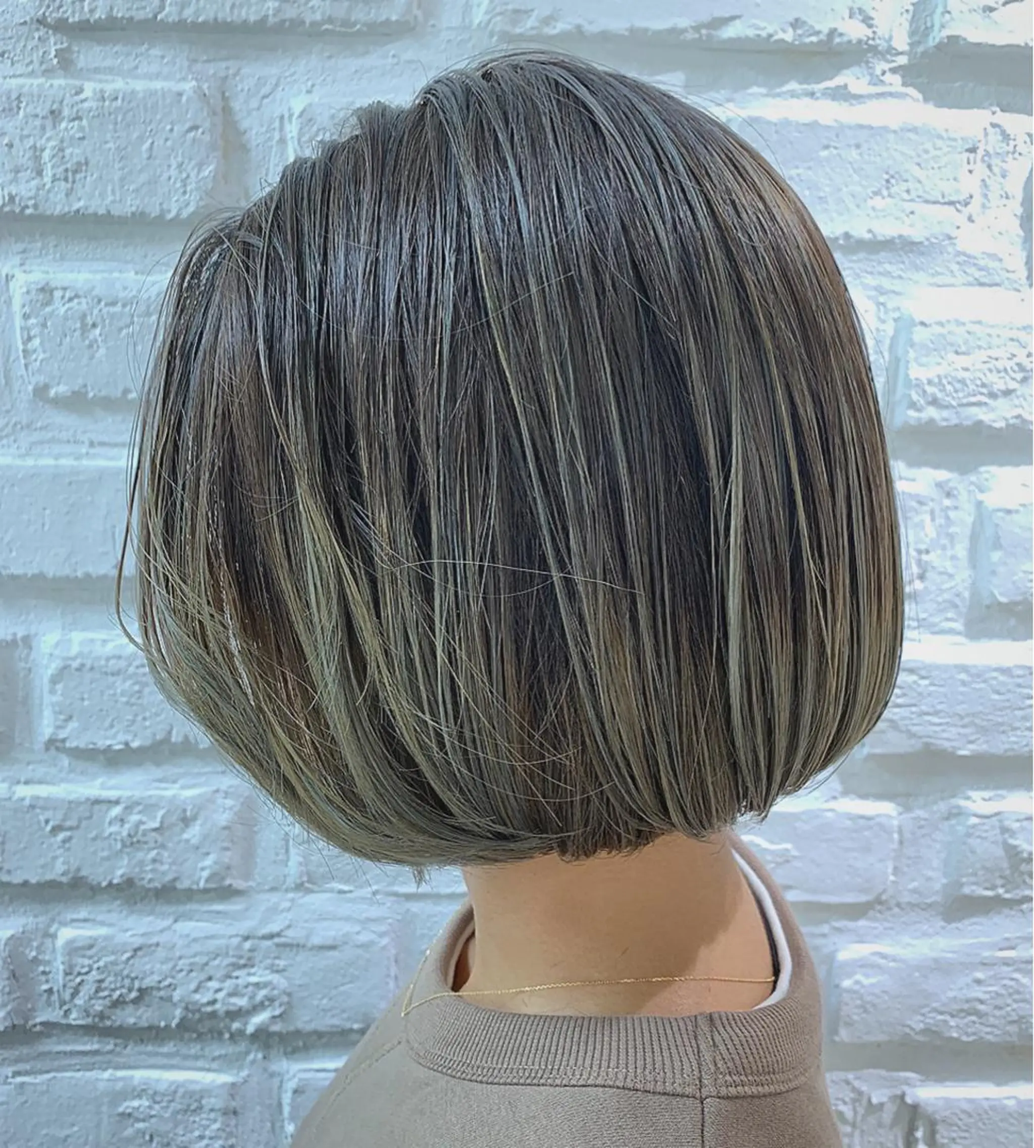 ショート カラー アッシュ アッシュグレー アッシュグレージュ バレイヤージュ ブリーチ カット ヘアカラー トリートメント 【デザインカラー】 粥川佳日望のヘアスタイル
