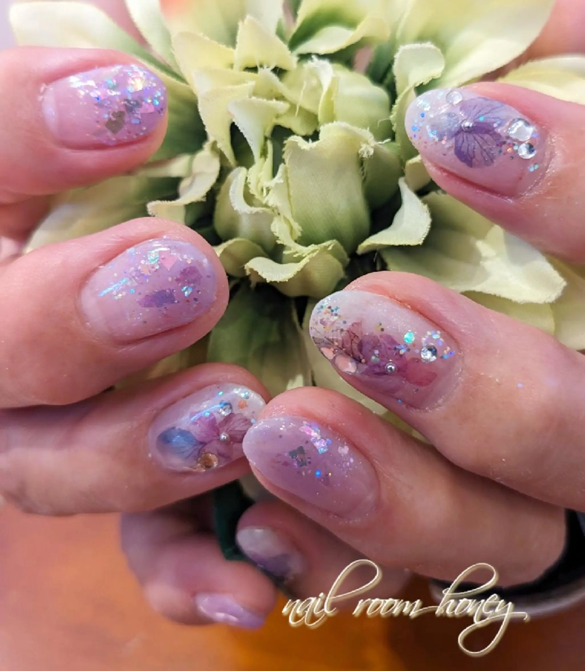 ネイル フラワーネイル ラメ(グリッター) パープル ハンドネイル nail room  honeyのネイルデザイン