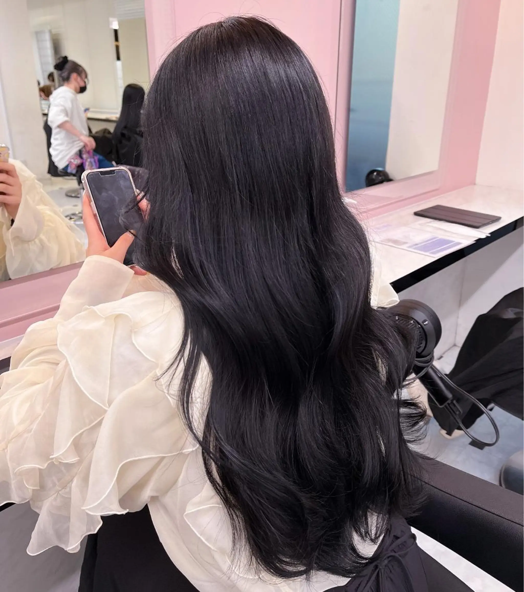 セミロング ヘアカラー トリートメント 🍒透明感カラー🌨 🥕ハイトーンカラーのヘアスタイル