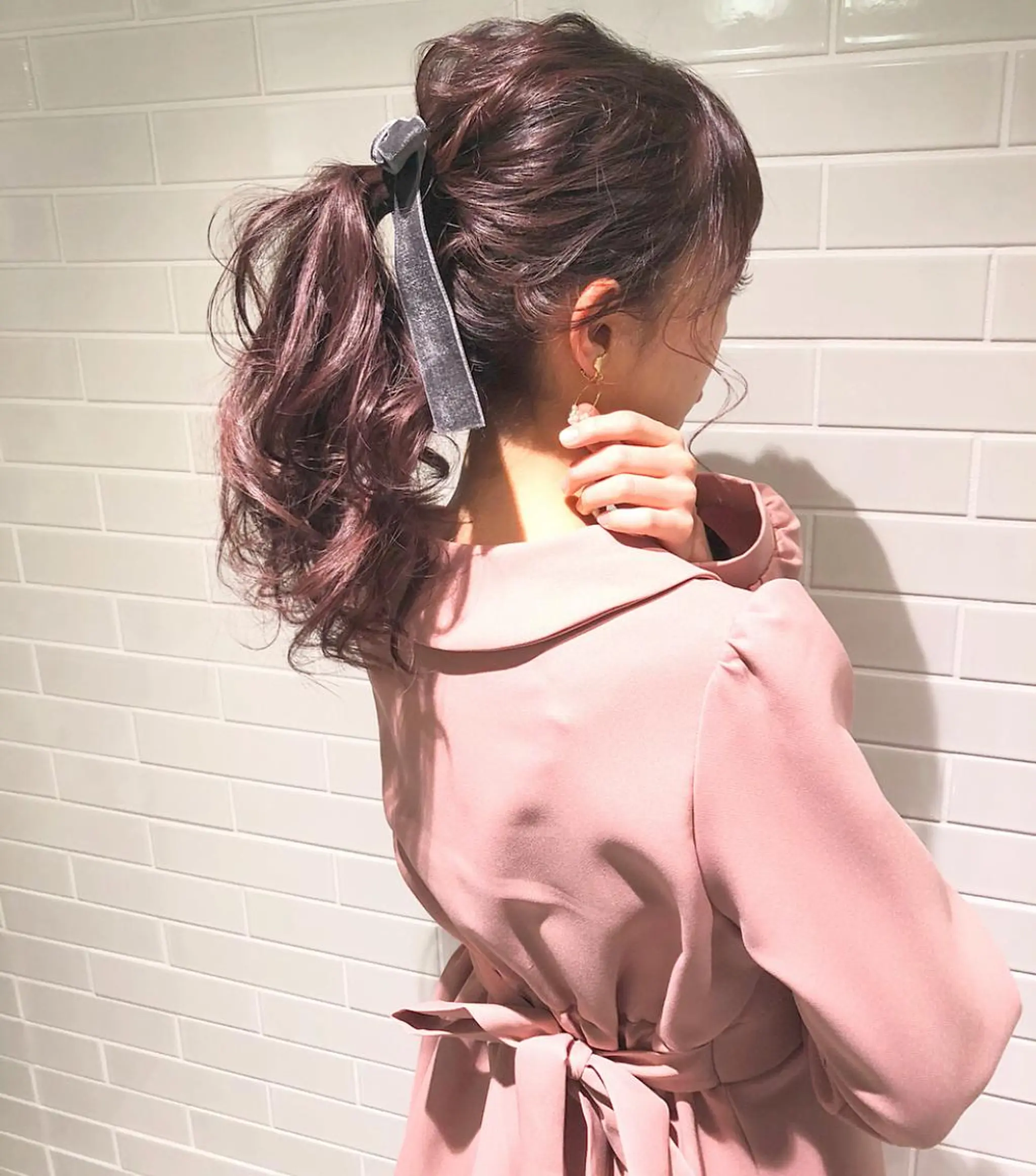 ロング カラー ヘアアレンジ ポニーテール ピンクカラー autre所属・大久保 ひでなりのヘアスタイル