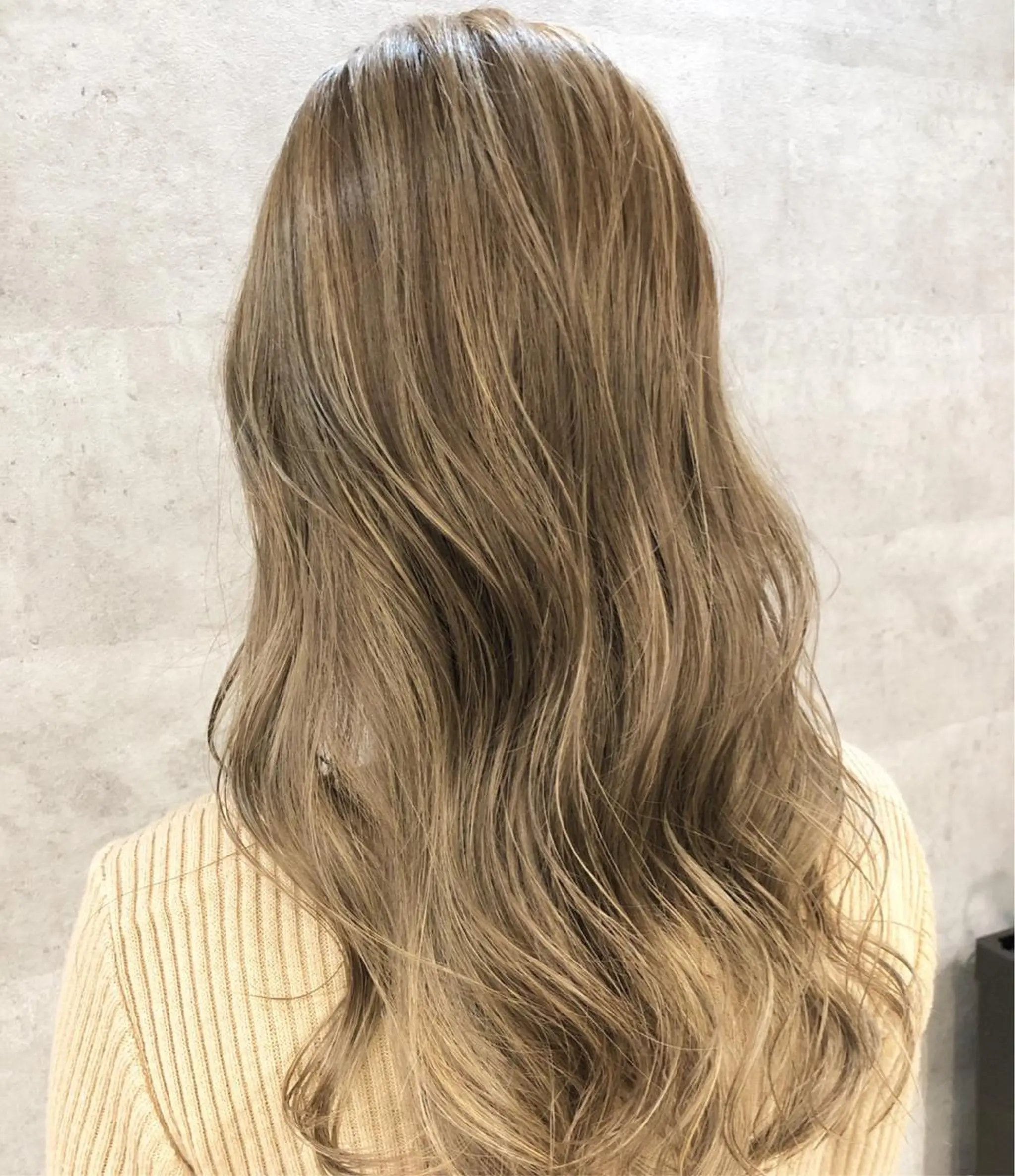 ロング カラー アディクシーカラー ベージュカラー ハイライトカラー イルミナカラー ハイライト i  plus＋所属・髪質改善で 憧れの潤艶美髪にのヘアスタイル