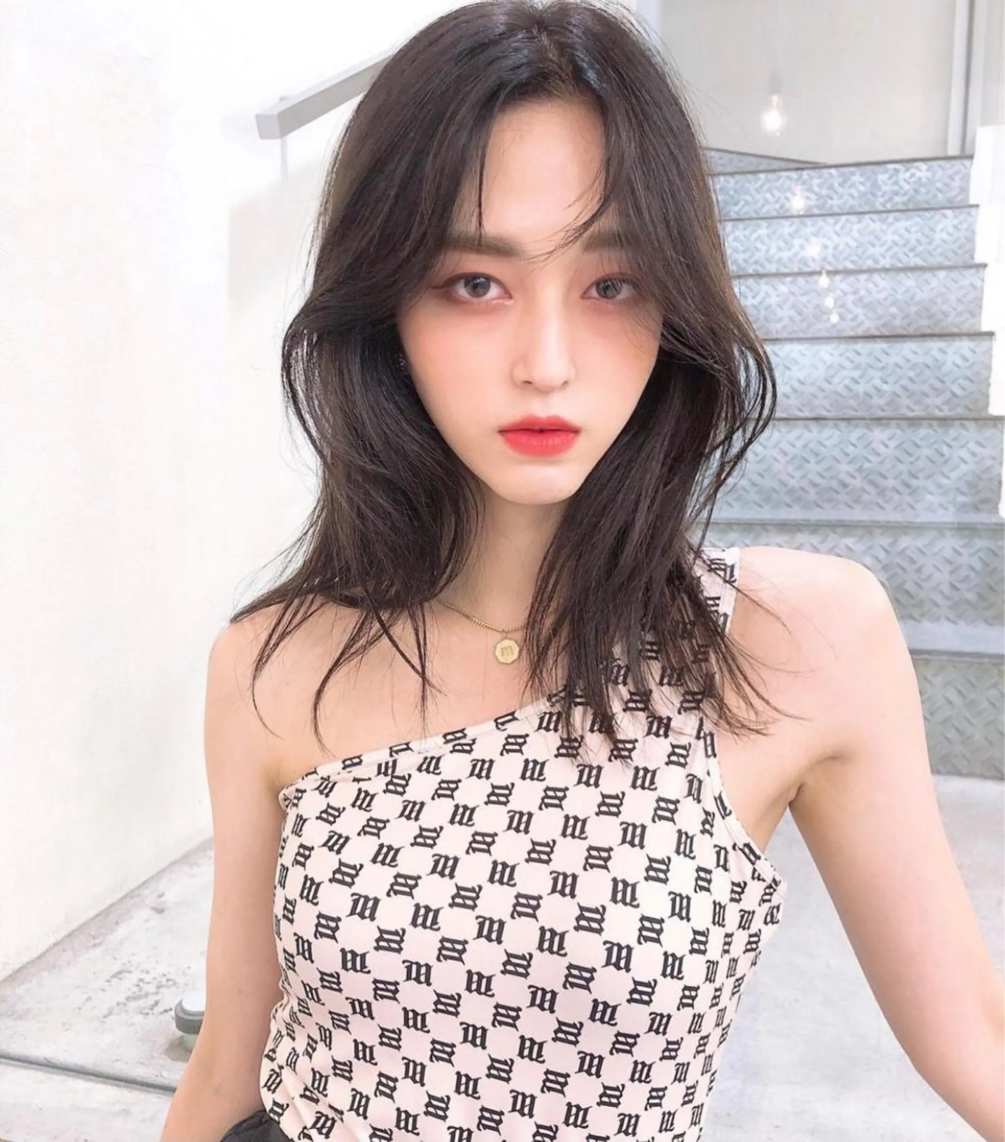 セミロング レイヤーカット カット ヘアカラー 韓国 / 中国ヘア 🦋Noniのヘアスタイル