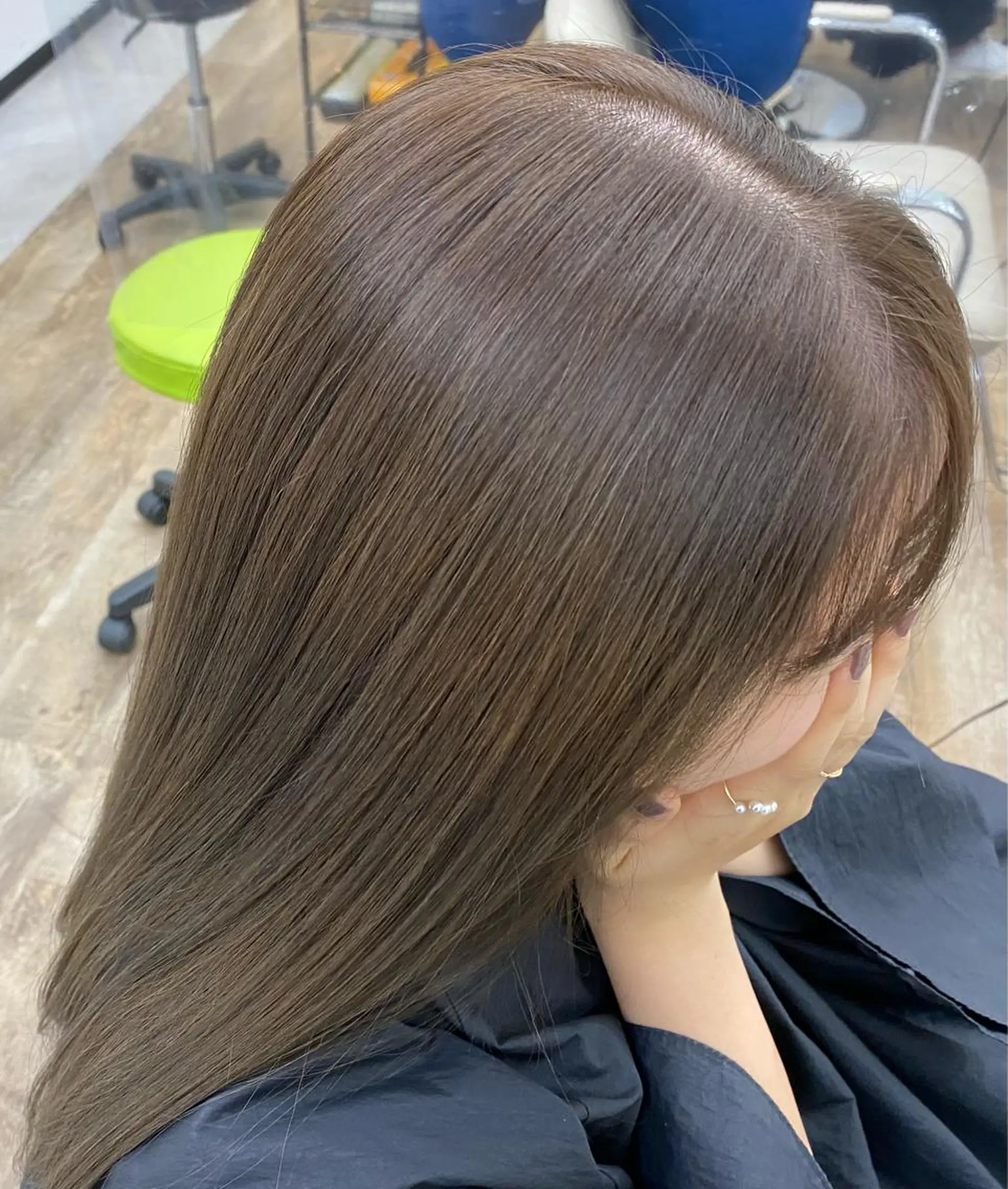 ロング カラー グレージュ louwe 武藤幸世のヘアスタイル