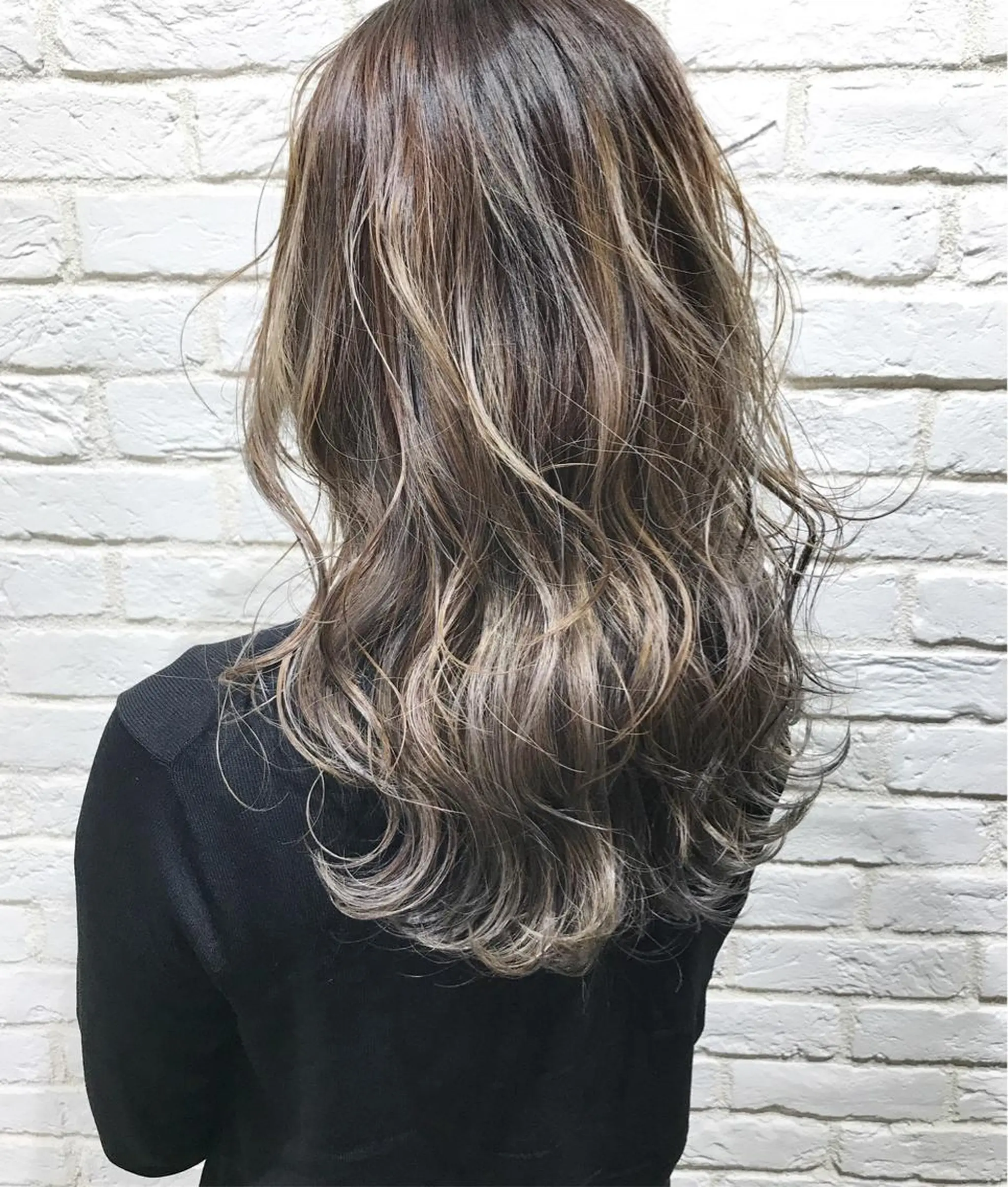 セミロング カラー グレージュ Neale. yumiの眉毛・アイブロウイメージ