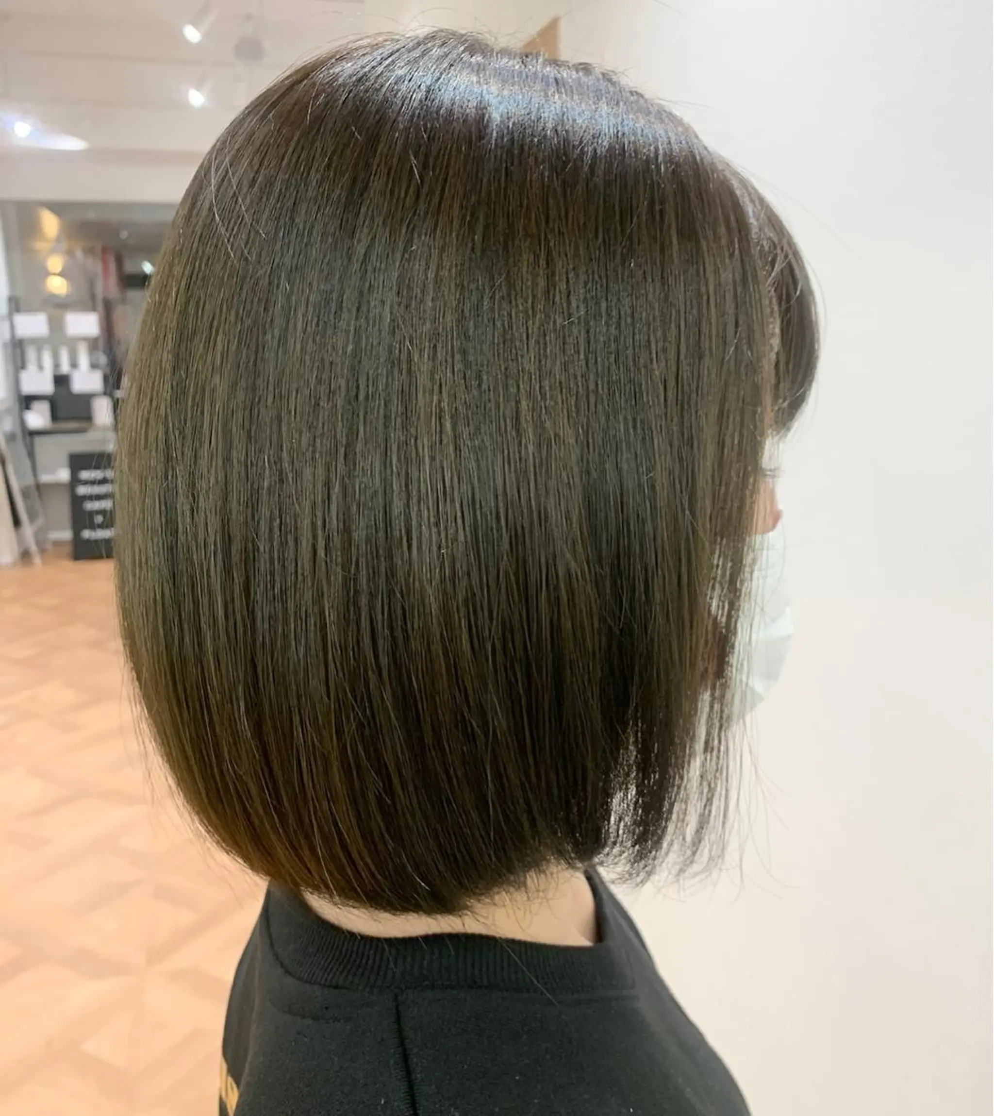 ミディアム カラー オリーブカラー 佐々木 有彩のヘアスタイル