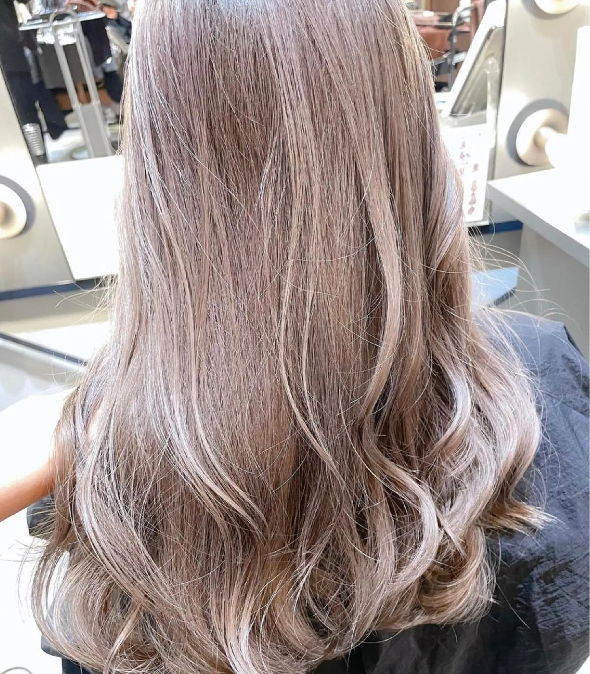 カラー Kvell&Co.所属・ハイトーン カラーのヘアスタイル