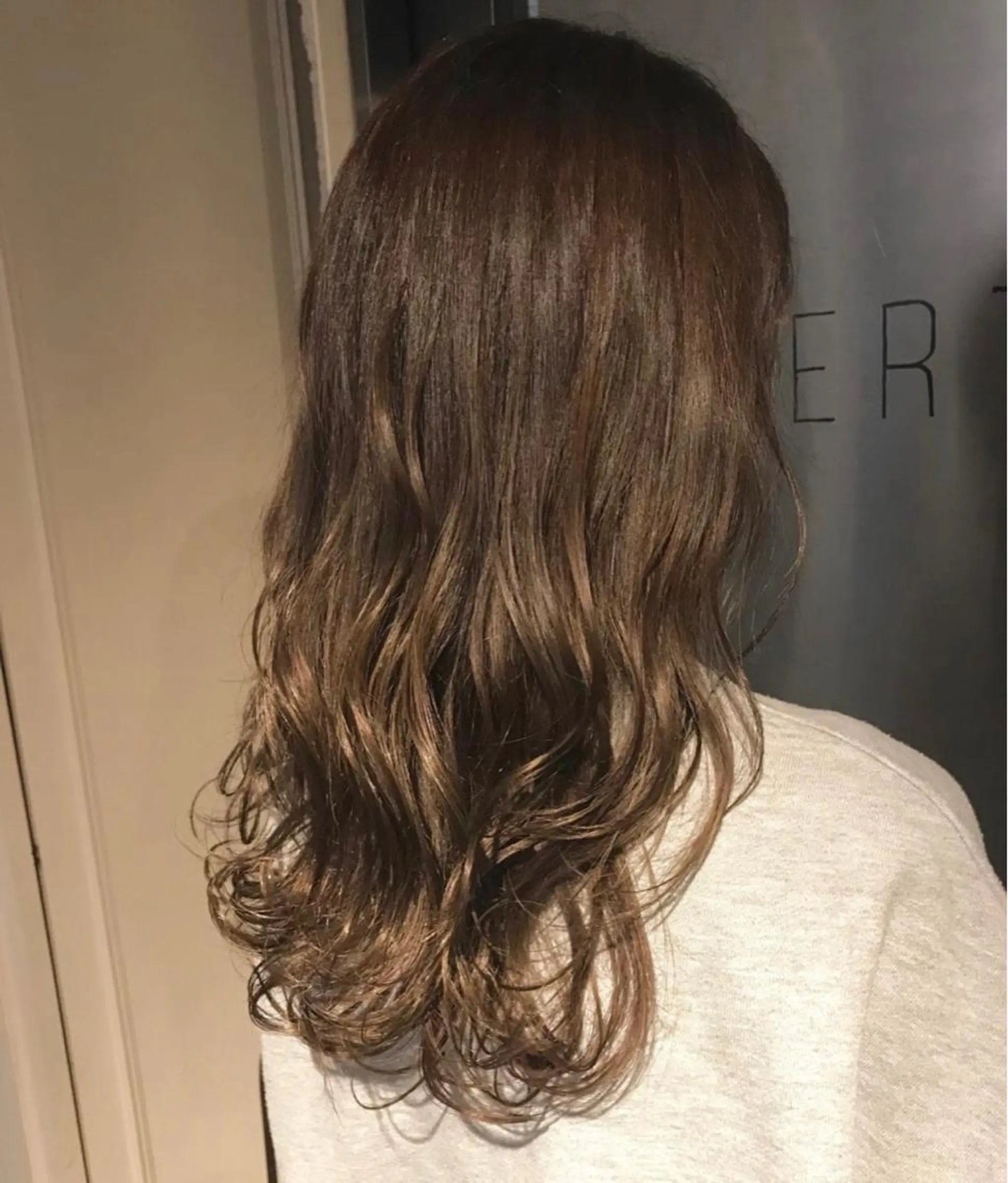 セミロング カラー パーマ ヘアアレンジ アッシュ ベージュカラー 再現度&髪質改善 LISAのヘアスタイル