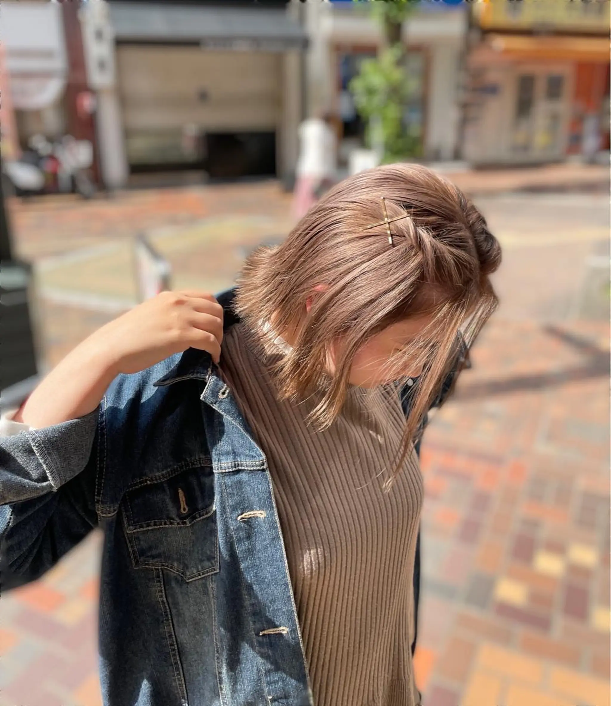 ミディアム カラー ヘアアレンジ ベージュカラー ブリーチ ミルクティーベージュ 簡単アレンジ miwa♡暖色カラー 盛れる顔周り.ヘアメのヘアスタイル
