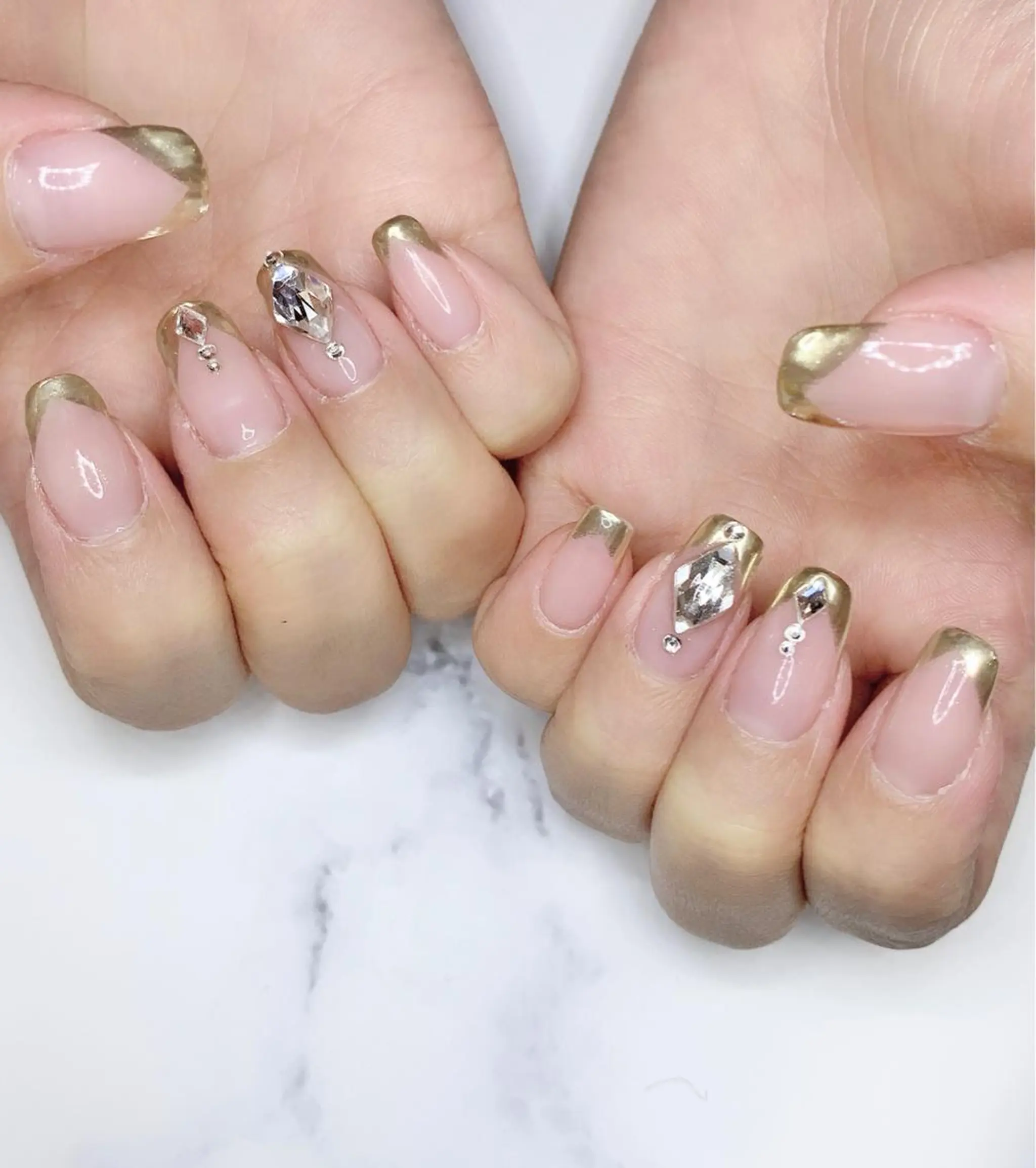 セミロング ネイル フレンチネイル ゴールド ミラーネイル シンプルネイル ハンドネイル R nailのネイルデザイン