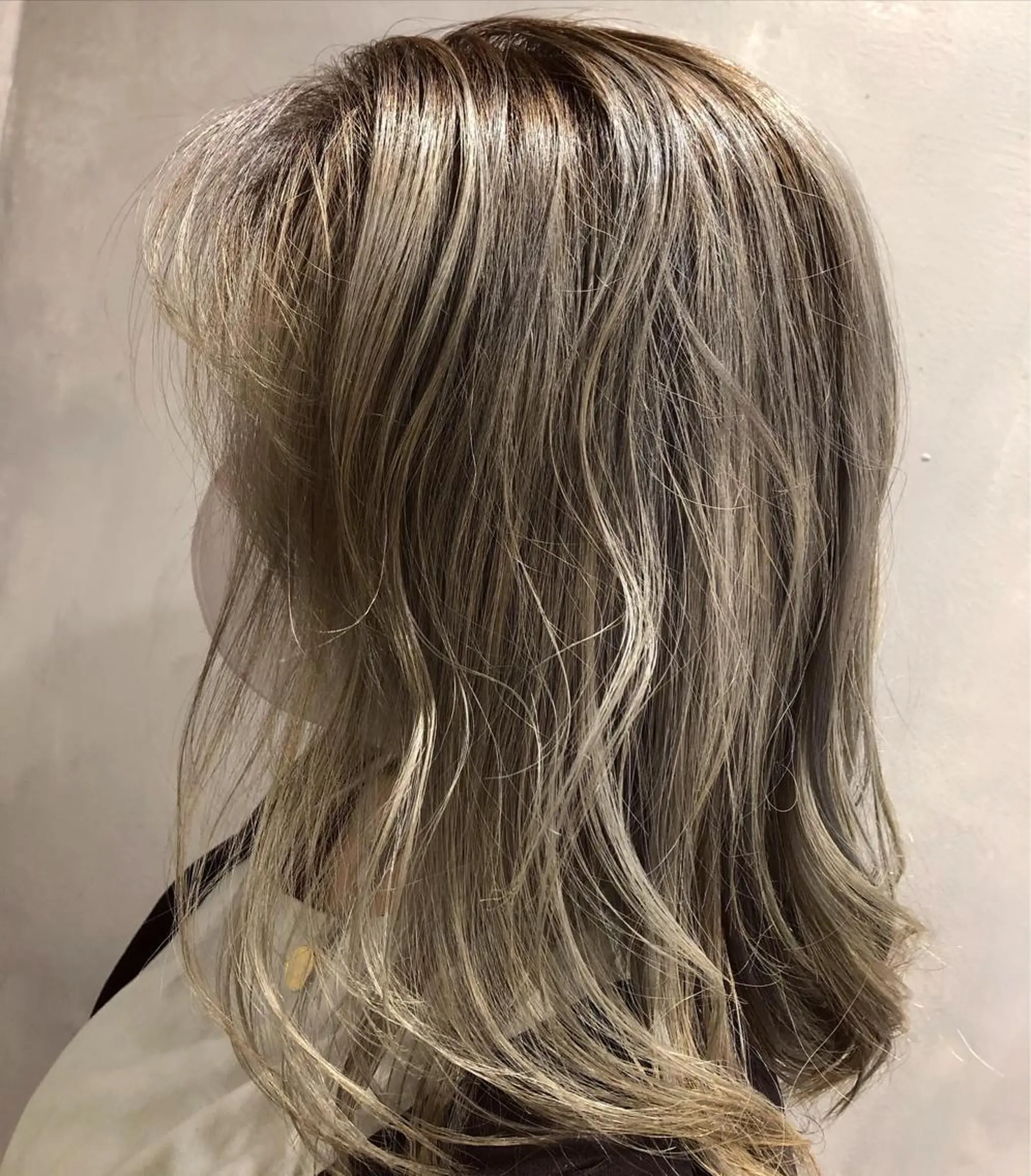 セミロング カラー ハイダメージ毛 縮毛矯正のヘアスタイル