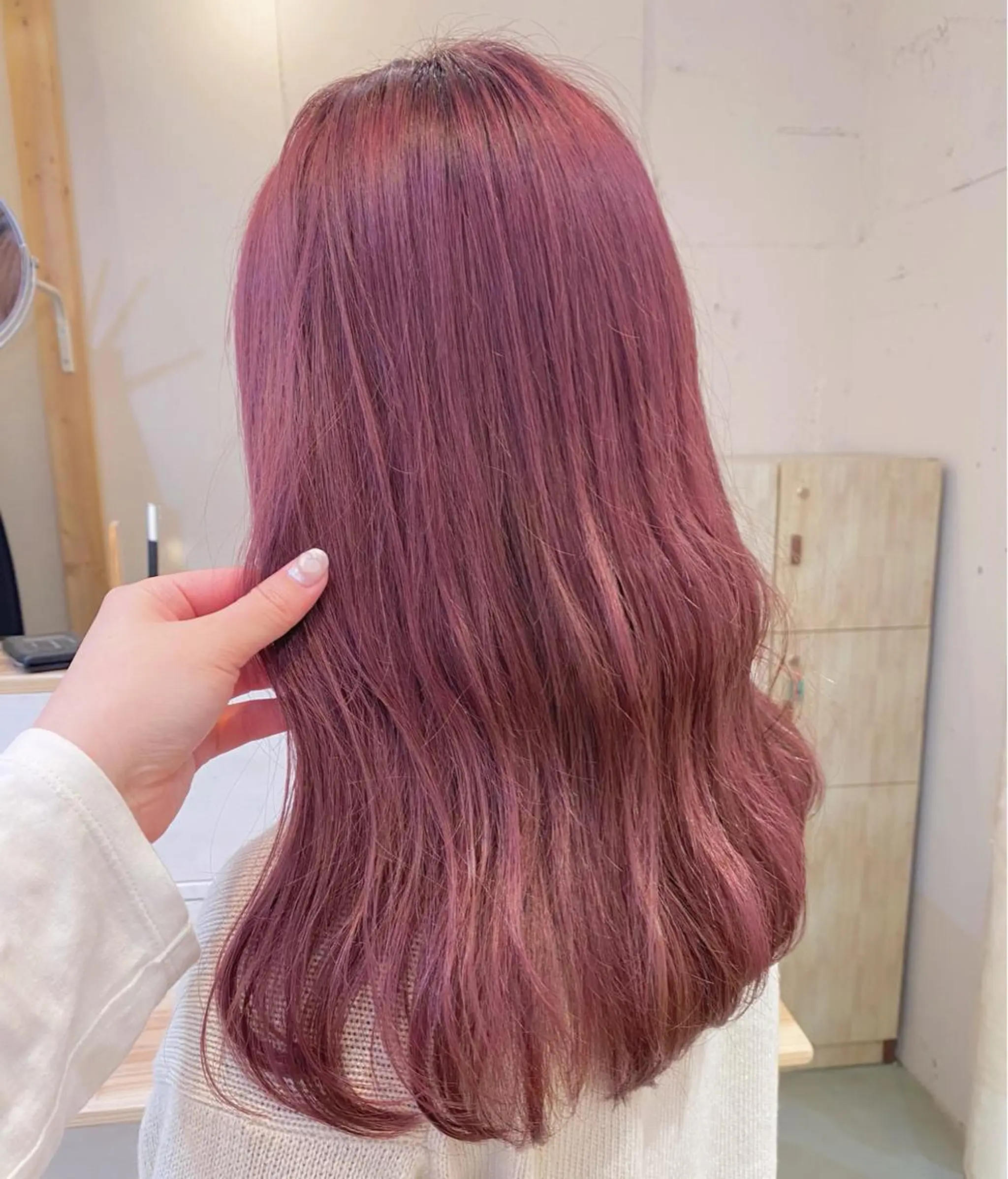 ロング カラー ブリーチ ピンクカラー ブリーチなしカラー レイヤーカットのヘアスタイル