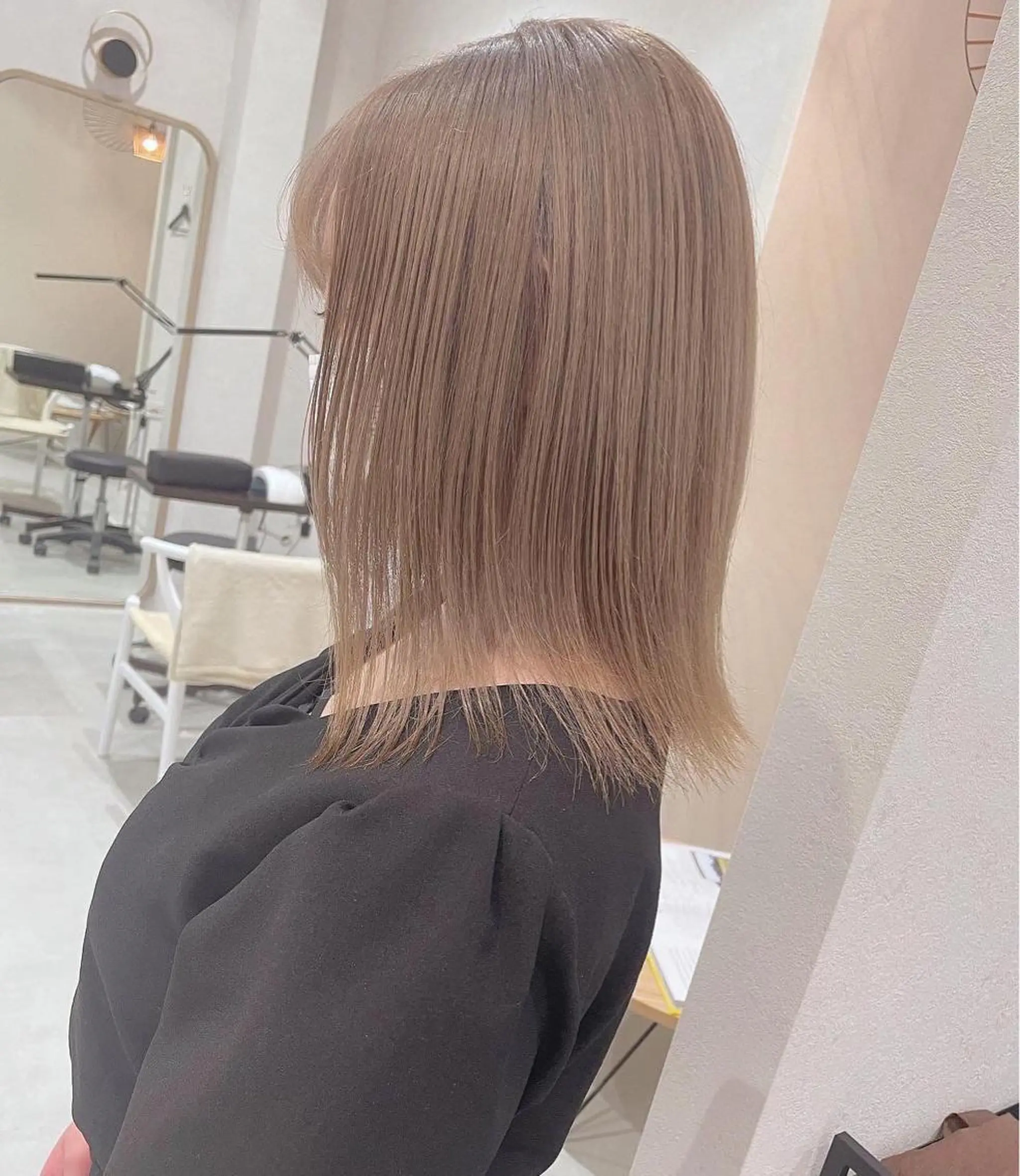 ロング カラー ベージュカラー ブリーチ ミルクティーベージュ matsuzawa mihoのヘアスタイル