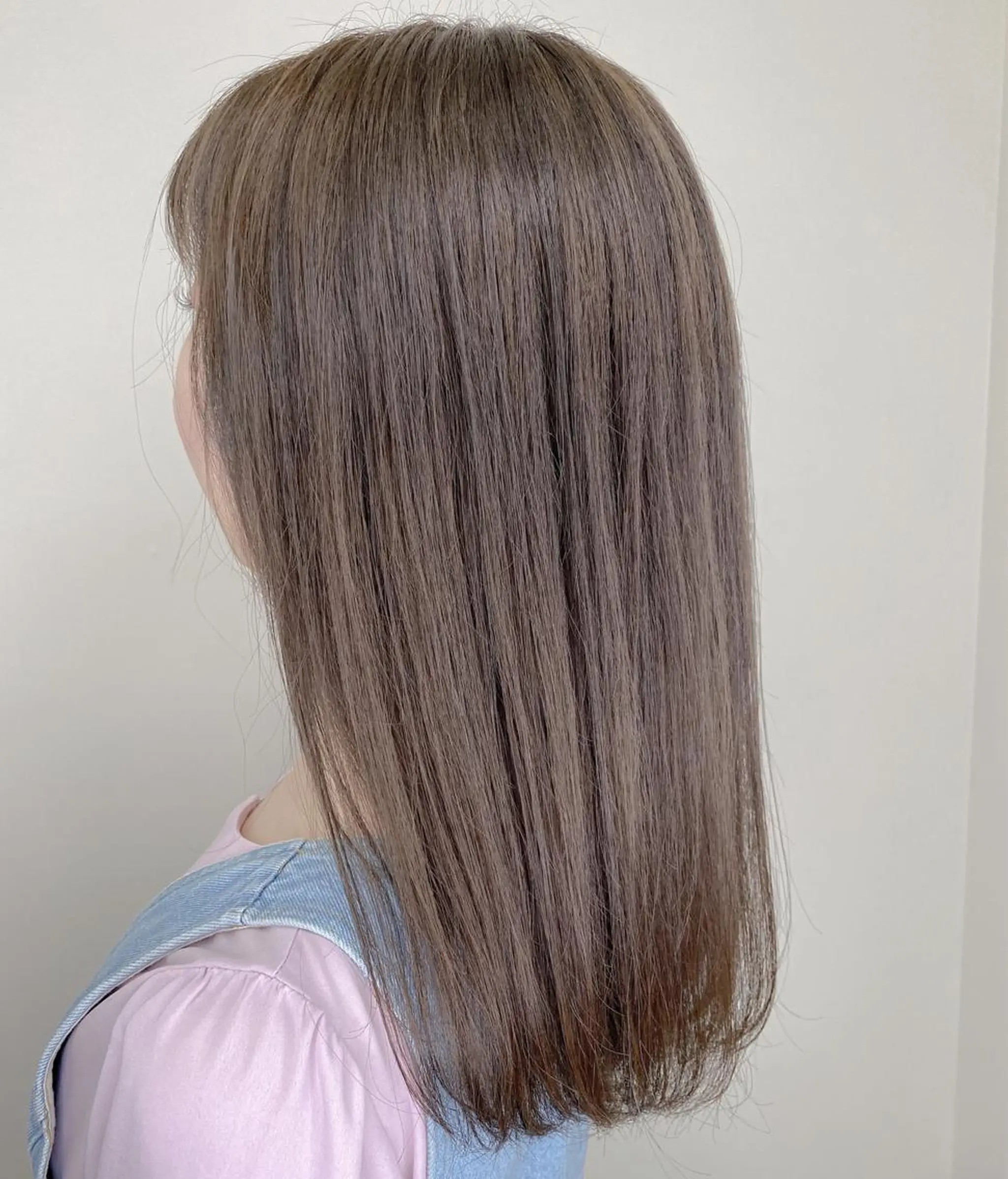 セミロング カラー ベージュカラー ブリーチ ケアブリーチ シルバー シルバーベージュ eclair.髪質改善&トリートメント所属・【艶髪、透明感】西村 有司のヘアスタイル